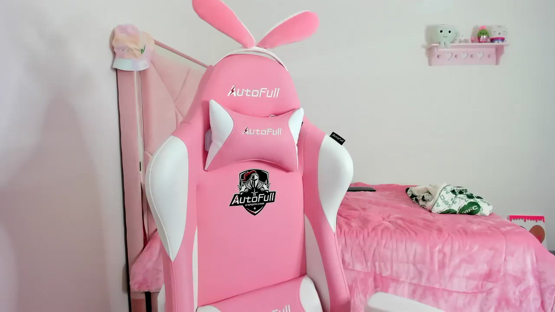Gallery image thumbnail from Cherrycute666's myfreecams stream on, 12/10/2023, 23:50 image 8 of 20
