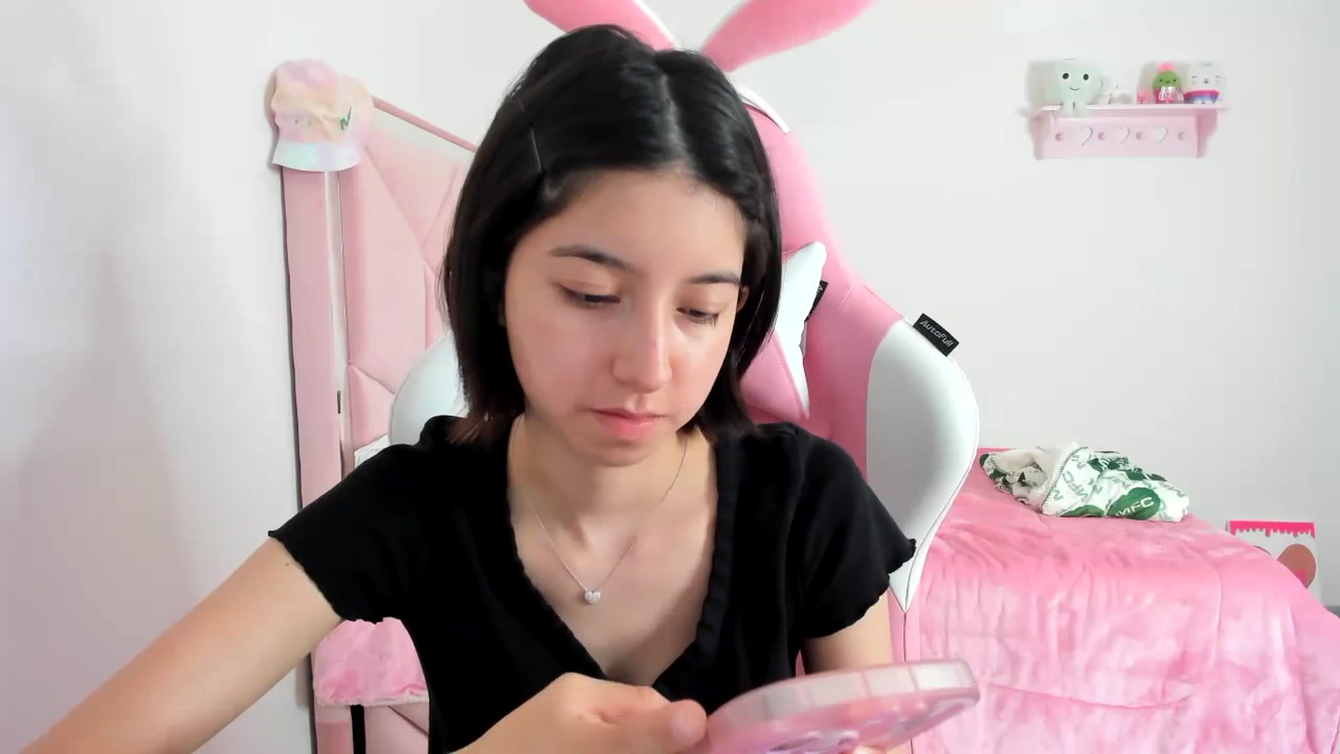Gallery image thumbnail from Cherrycute666's myfreecams stream on, 12/10/2023, 23:50 image 17 of 20
