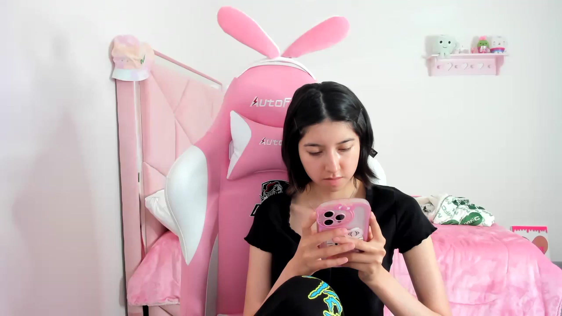 Gallery image thumbnail from Cherrycute666's myfreecams stream on, 12/10/2023, 23:50 image 4 of 20