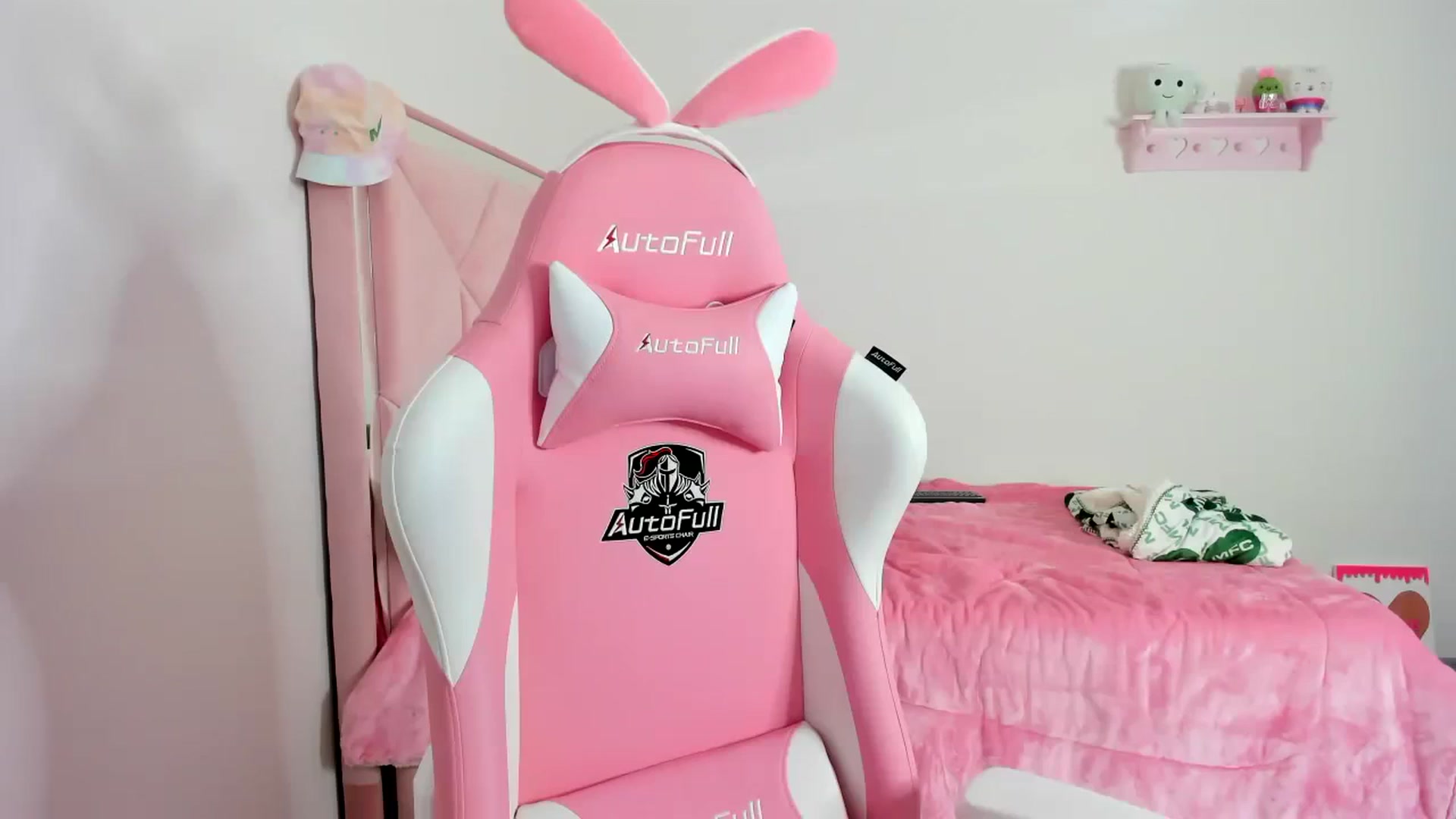 Gallery image thumbnail from Cherrycute666's myfreecams stream on, 12/10/2023, 23:50 image 13 of 20