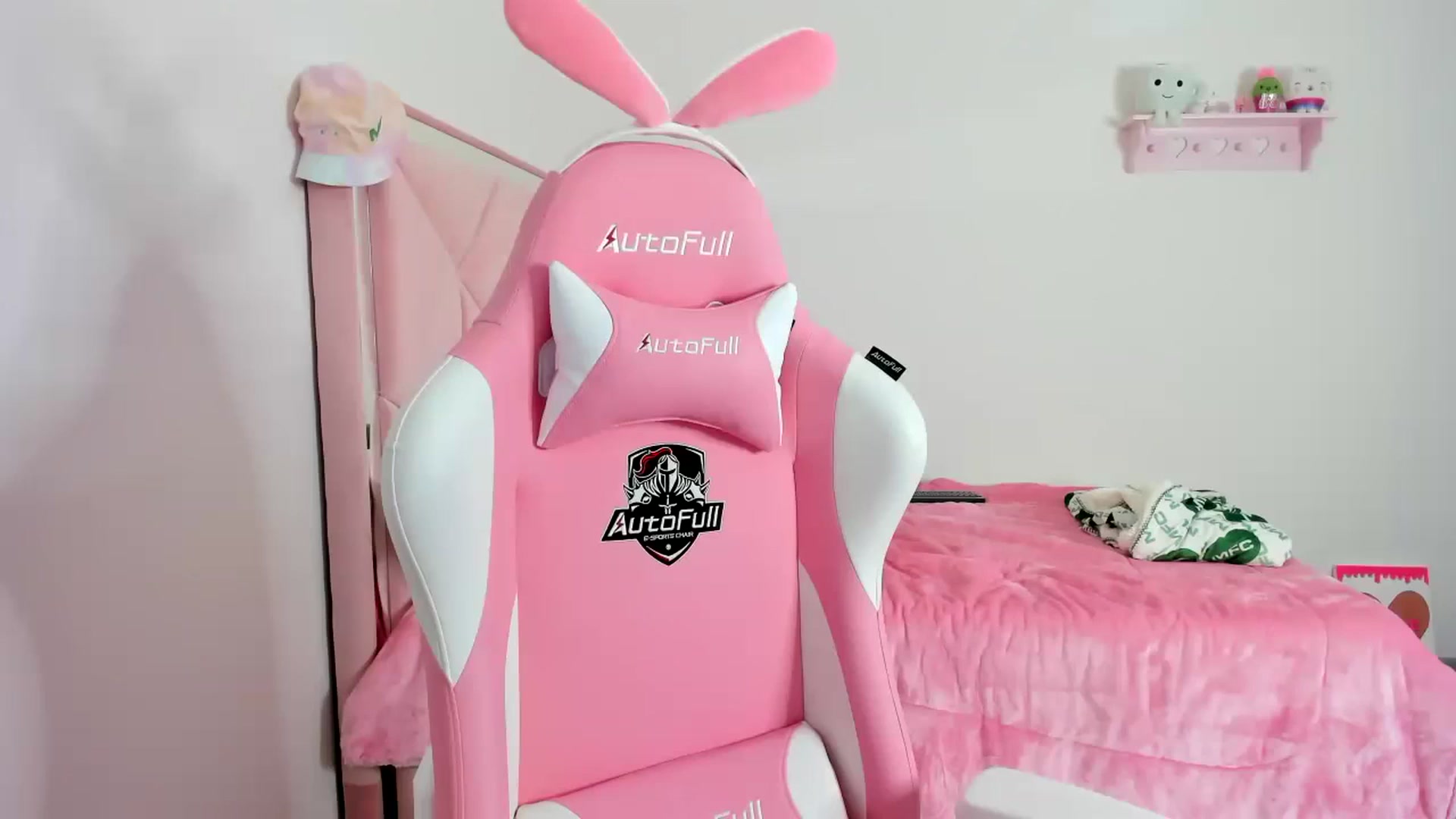 Gallery image thumbnail from Cherrycute666's myfreecams stream on, 12/10/2023, 23:50 image 10 of 20