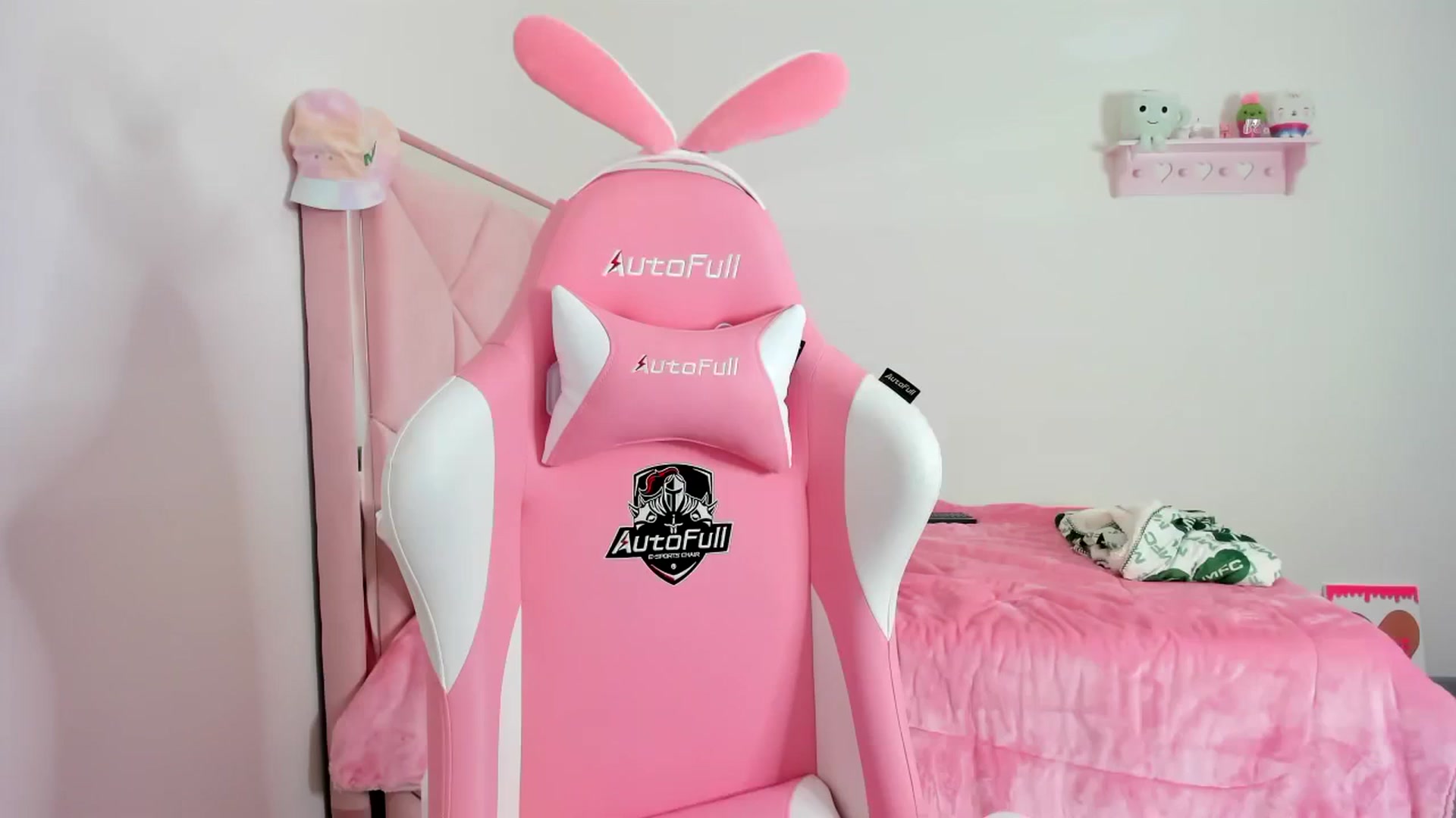 Gallery image thumbnail from Cherrycute666's myfreecams stream on, 12/10/2023, 23:50 image 1 of 20