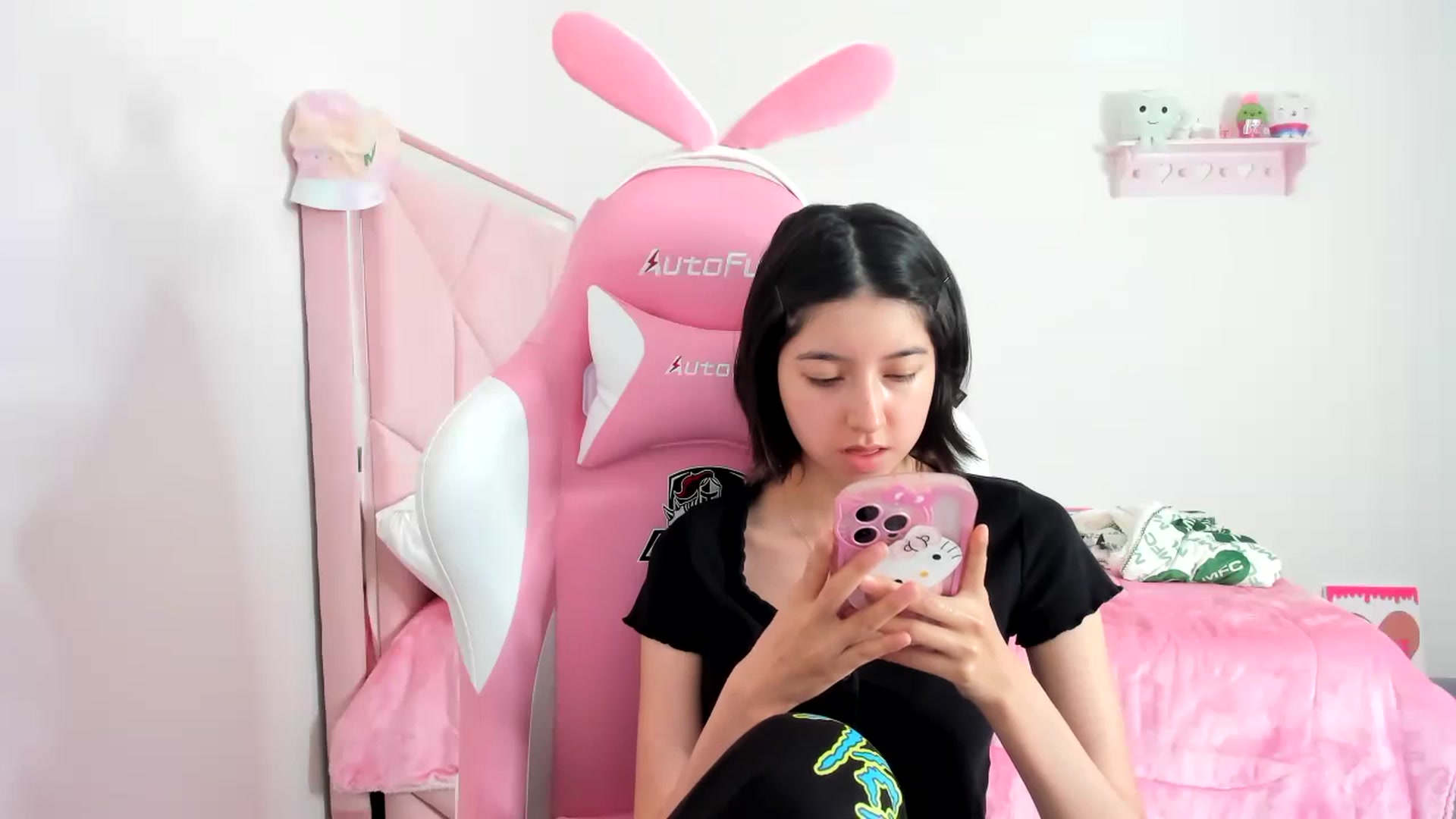 Gallery image thumbnail from Cherrycute666's myfreecams stream on, 12/10/2023, 23:50 image 2 of 20