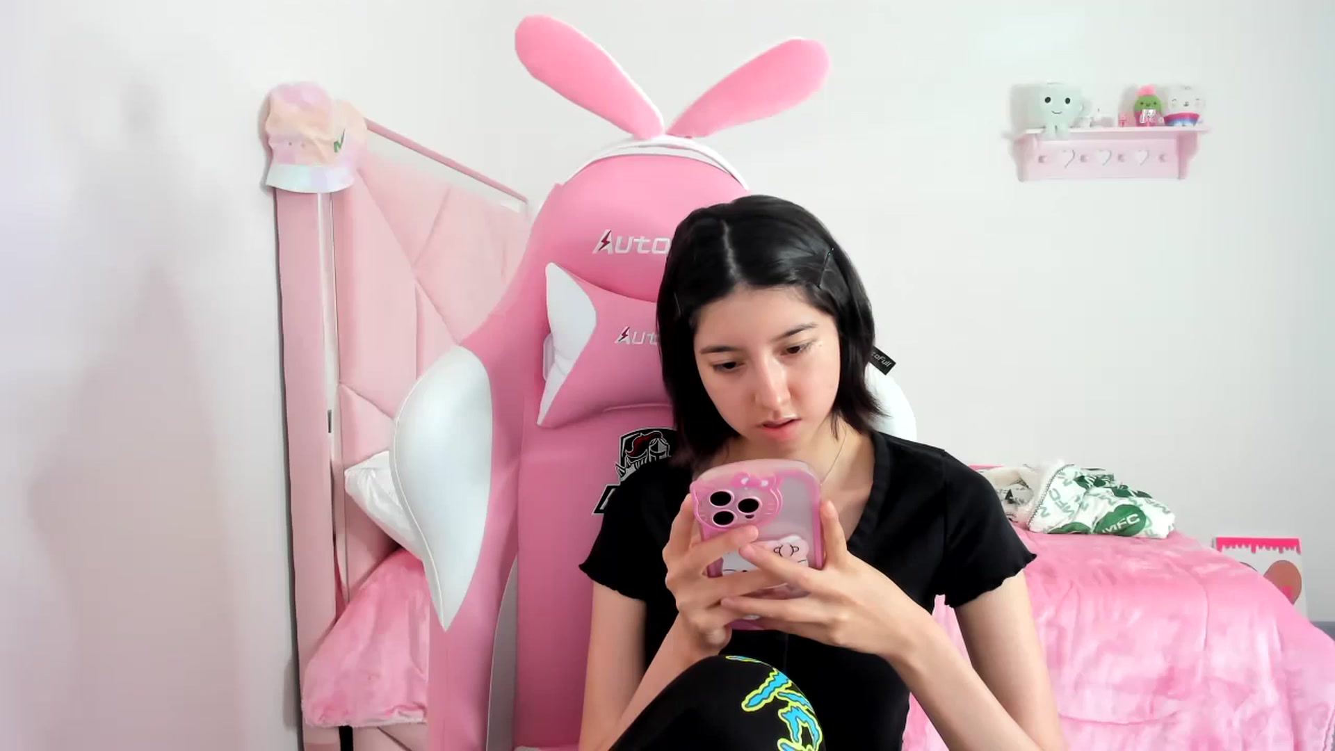 Gallery image thumbnail from Cherrycute666's myfreecams stream on, 12/10/2023, 23:50 image 3 of 20