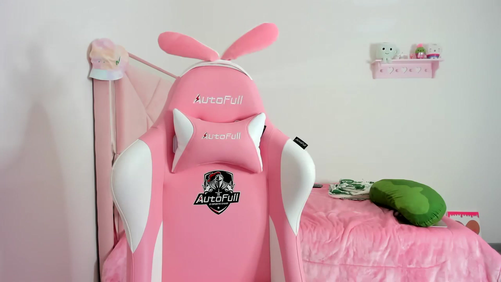 Gallery image thumbnail from Cherrycute666's myfreecams stream on, 12/11/2023, 09:12 image 13 of 20