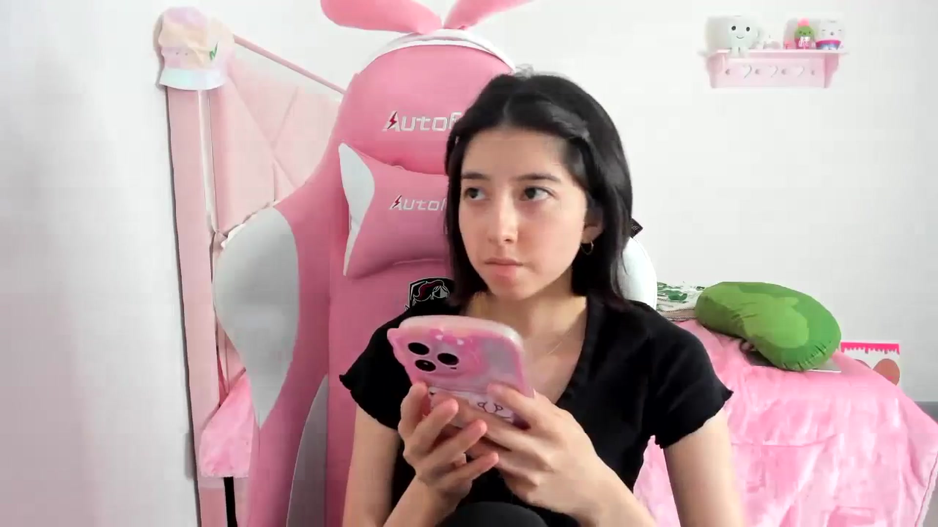 Gallery image thumbnail from Cherrycute666's myfreecams stream on, 12/11/2023, 09:12 image 12 of 20