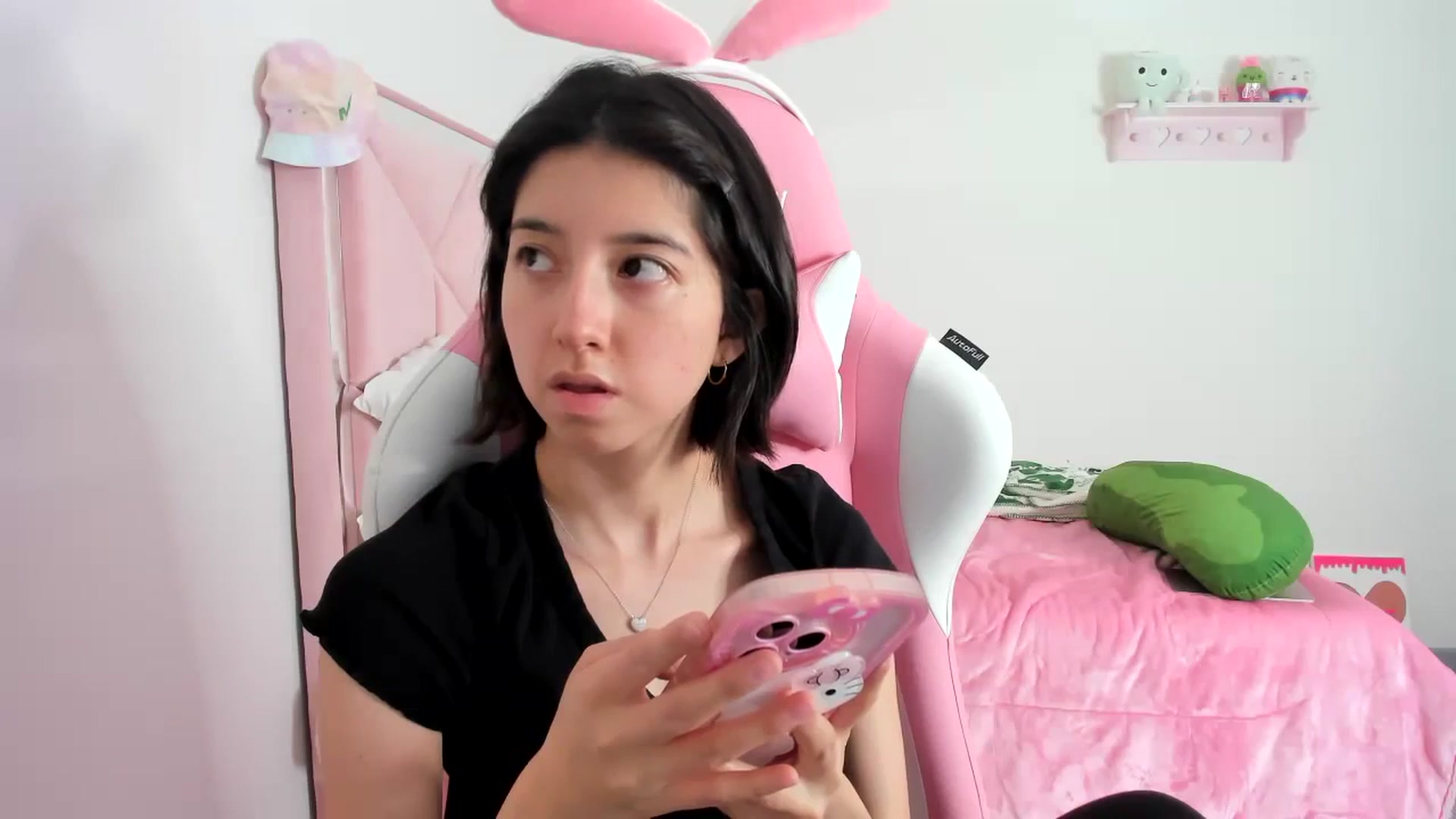 Gallery image thumbnail from Cherrycute666's myfreecams stream on, 12/11/2023, 09:12 image 17 of 20