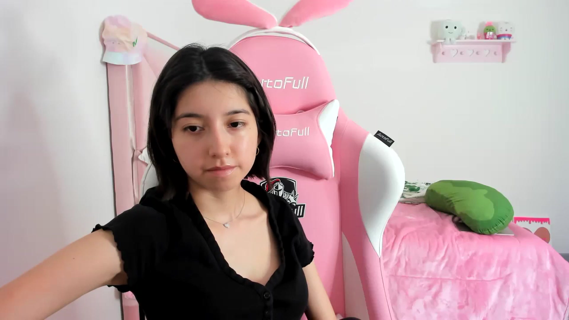 Gallery image thumbnail from Cherrycute666's myfreecams stream on, 12/11/2023, 09:44 image 2 of 20