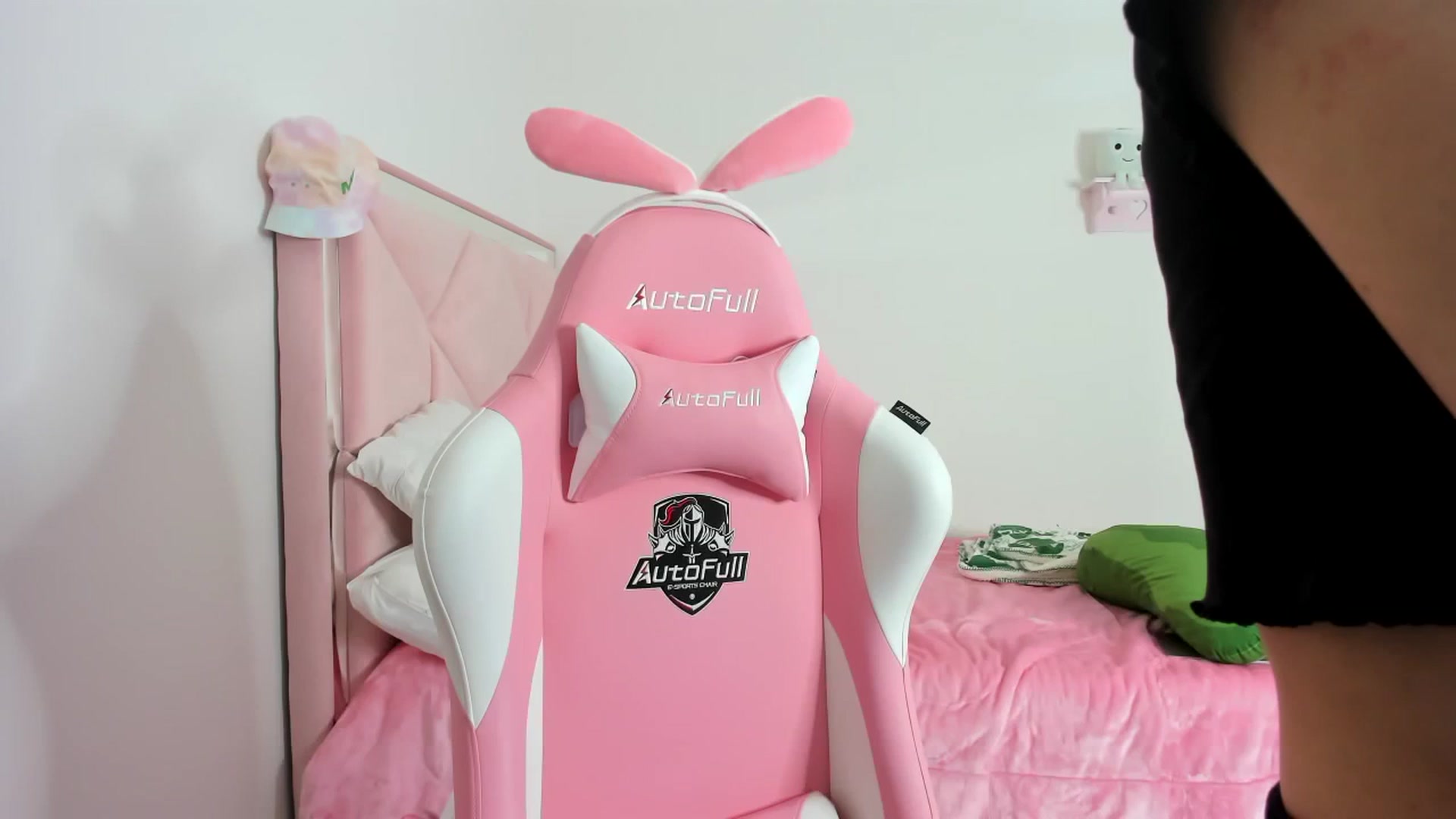 Gallery image thumbnail from Cherrycute666's myfreecams stream on, 12/11/2023, 09:44 image 10 of 20
