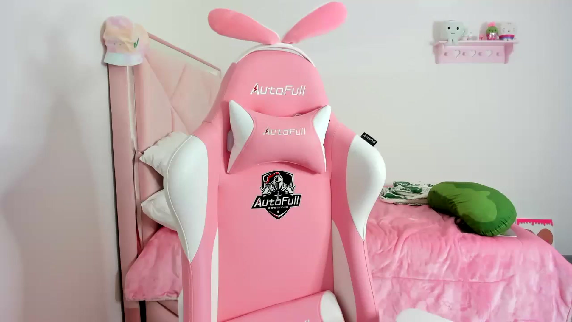 Gallery image thumbnail from Cherrycute666's myfreecams stream on, 12/11/2023, 09:44 image 5 of 20