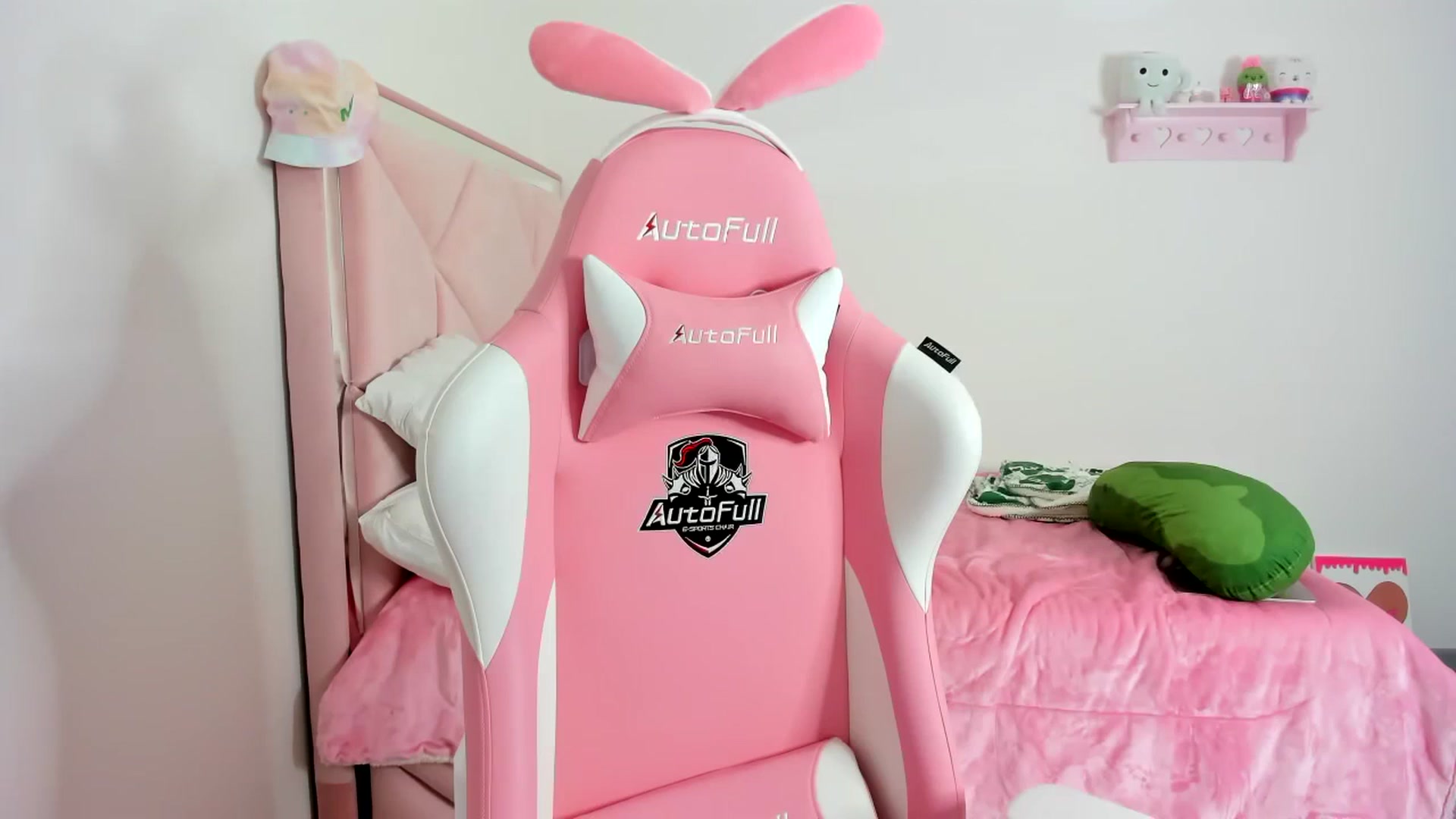 Gallery image thumbnail from Cherrycute666's myfreecams stream on, 12/11/2023, 09:44 image 7 of 20