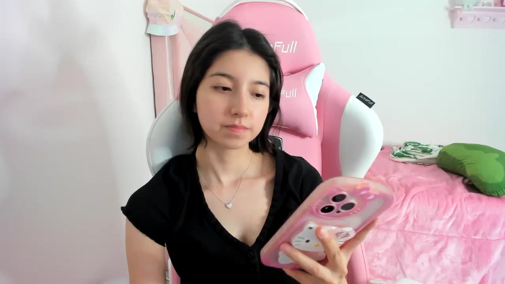 Gallery image thumbnail from Cherrycute666's myfreecams stream on, 12/11/2023, 09:44 image 19 of 20