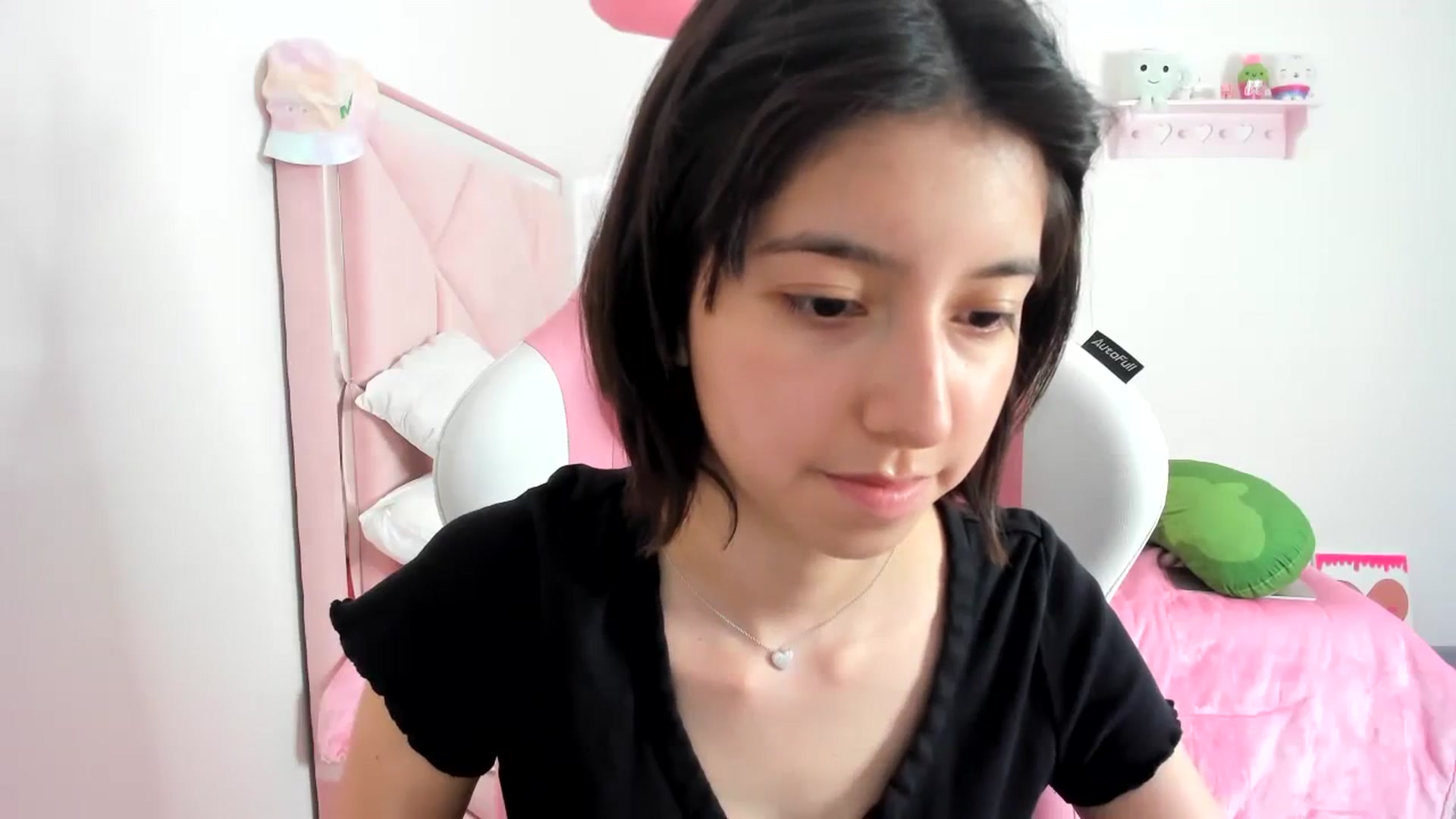 Gallery image thumbnail from Cherrycute666's myfreecams stream on, 12/11/2023, 09:44 image 3 of 20