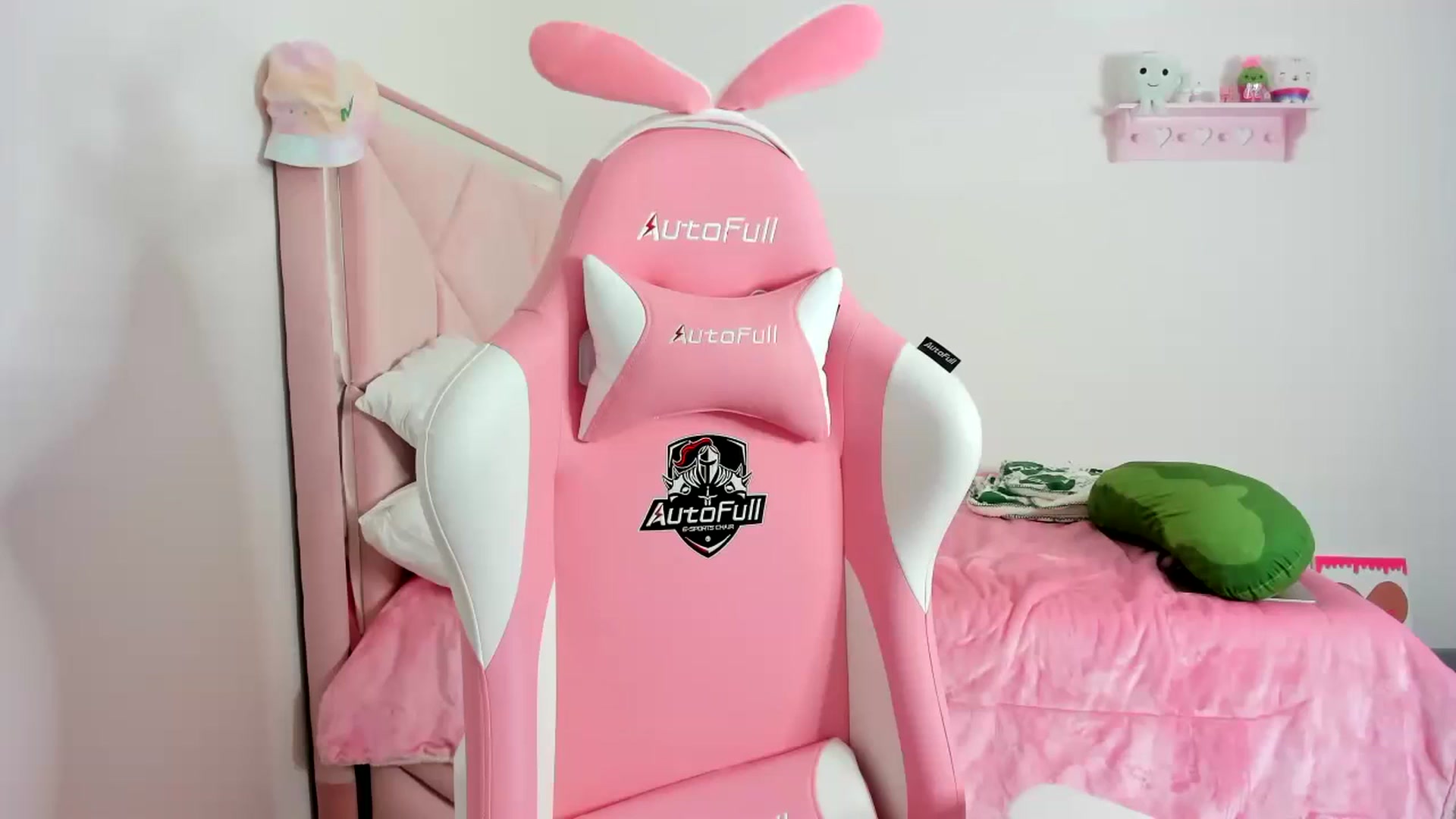Gallery image thumbnail from Cherrycute666's myfreecams stream on, 12/11/2023, 09:44 image 4 of 20