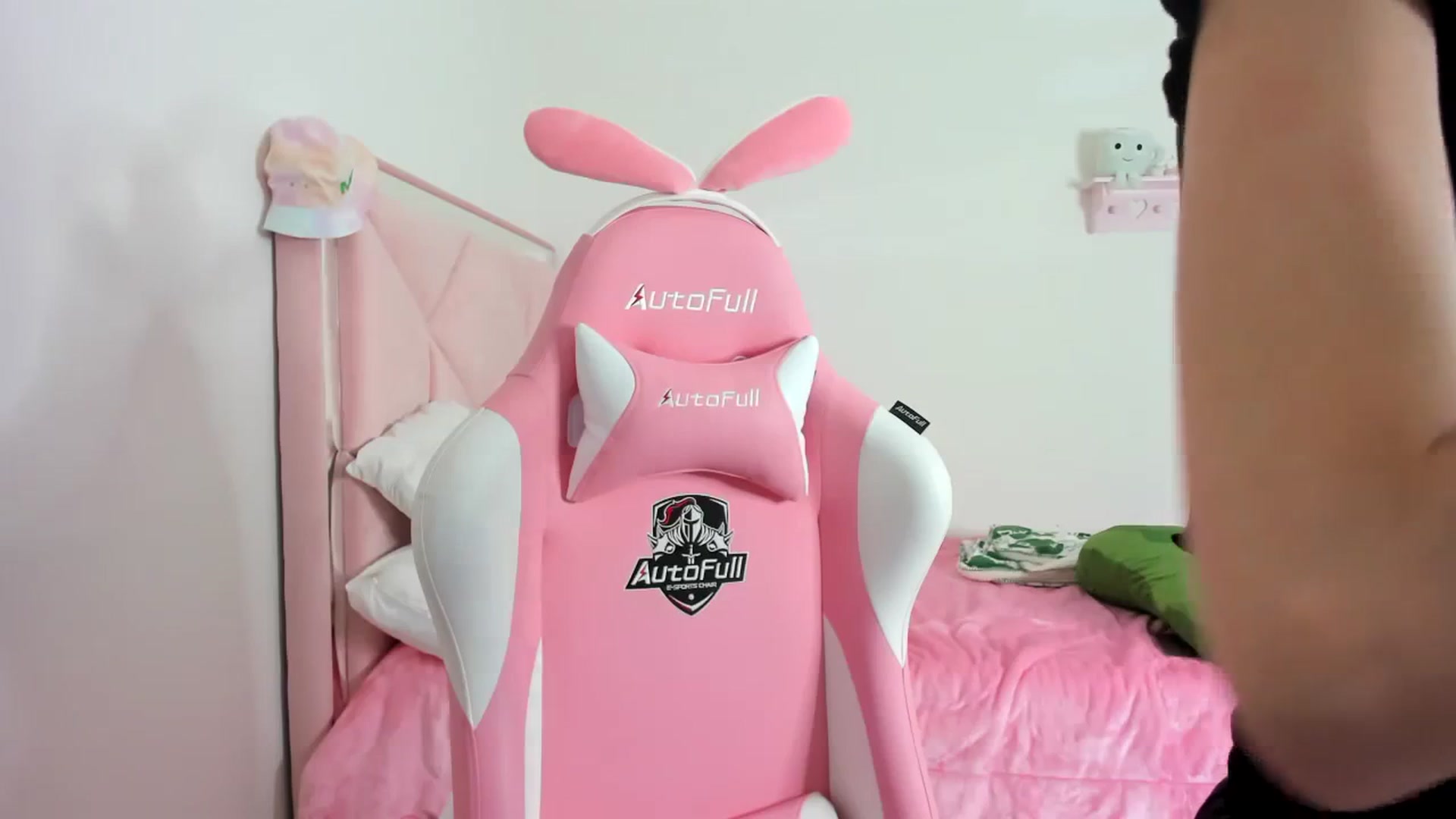 Gallery image thumbnail from Cherrycute666's myfreecams stream on, 12/11/2023, 09:44 image 9 of 20