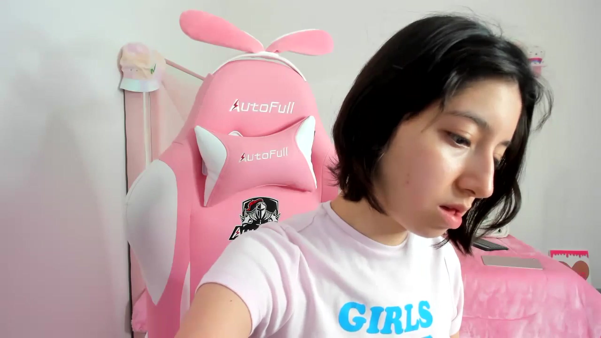 Gallery image thumbnail from Cherrycute666's myfreecams stream on, 12/12/2023, 24:03 image 15 of 20