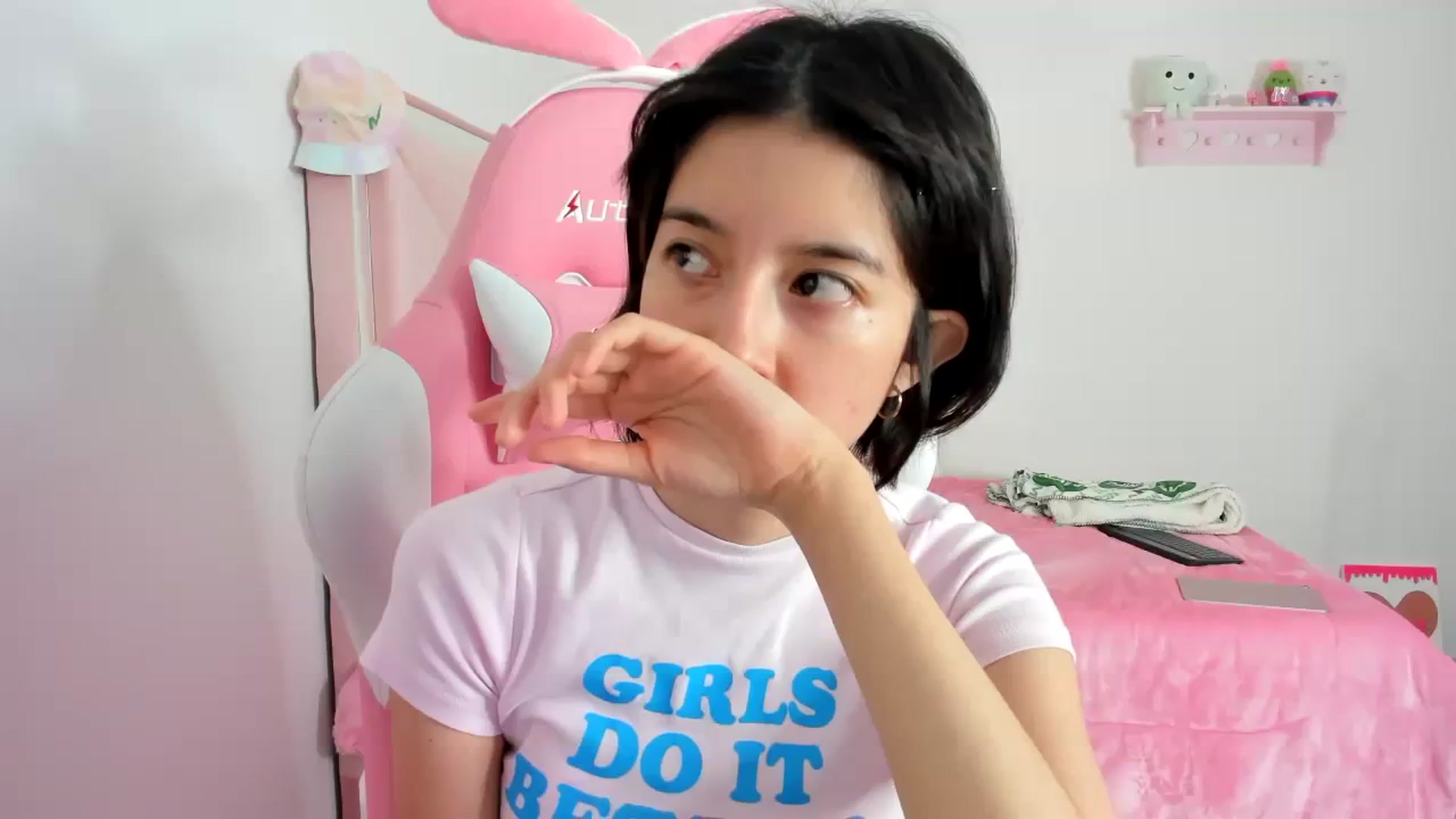 Gallery image thumbnail from Cherrycute666's myfreecams stream on, 12/12/2023, 24:03 image 16 of 20