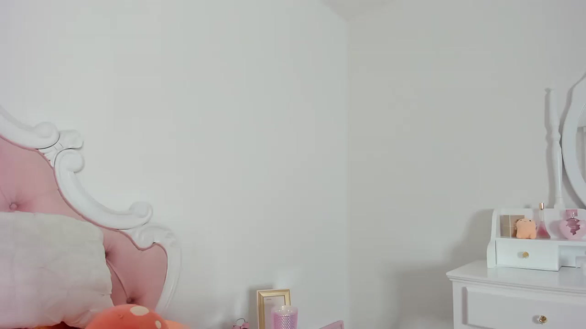 Gallery image thumbnail from Cherrycute666's myfreecams stream on, 12/12/2023, 10:14 image 18 of 20