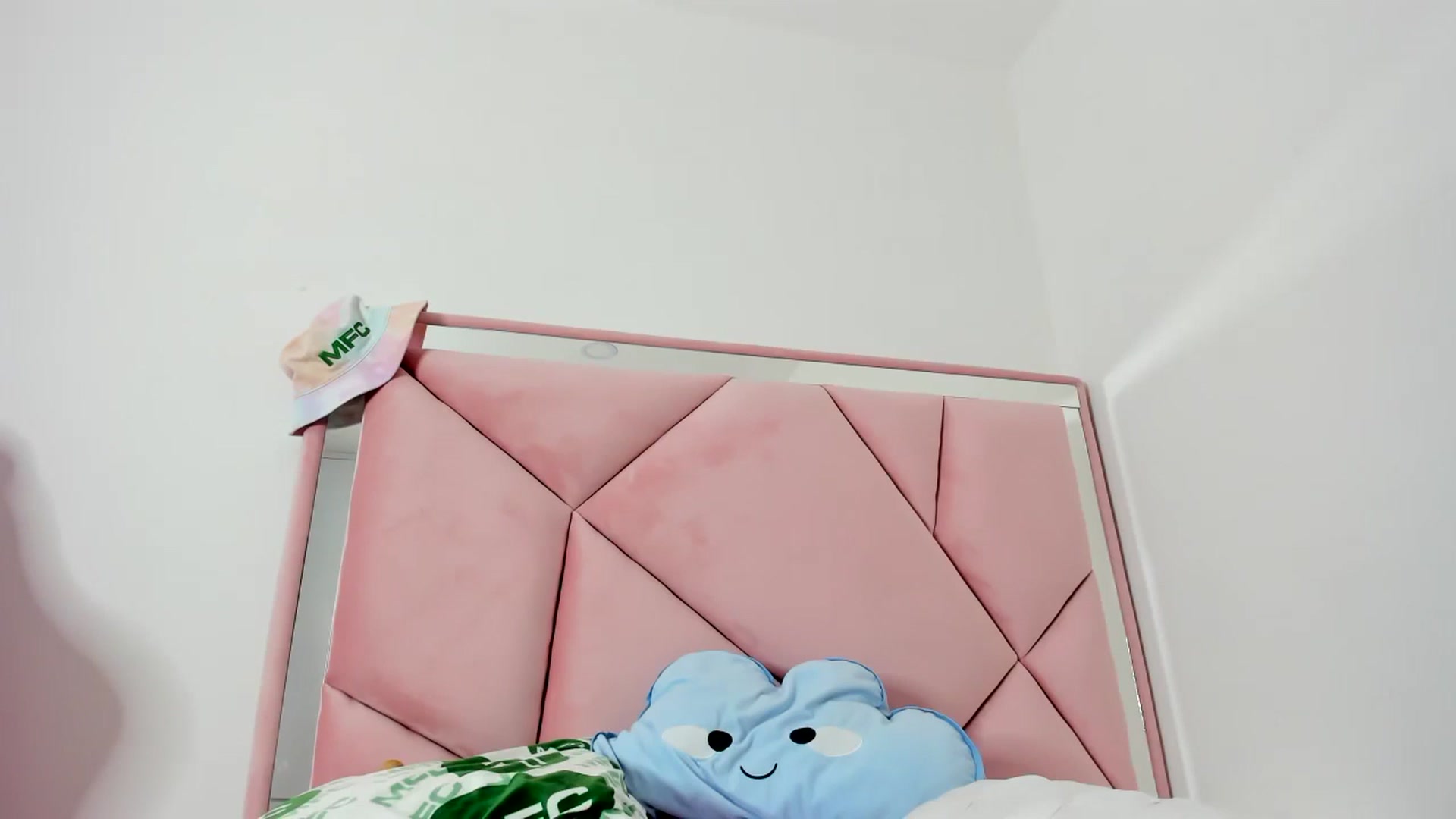 Gallery image thumbnail from Cherrycute666's myfreecams stream on, 12/12/2023, 10:38 image 17 of 20
