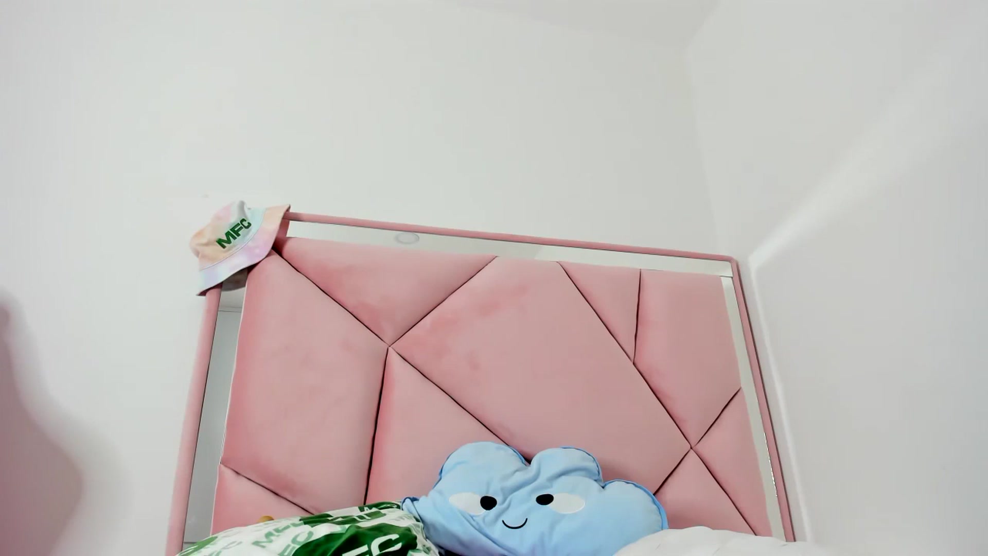 Gallery image thumbnail from Cherrycute666's myfreecams stream on, 12/12/2023, 10:38 image 18 of 20