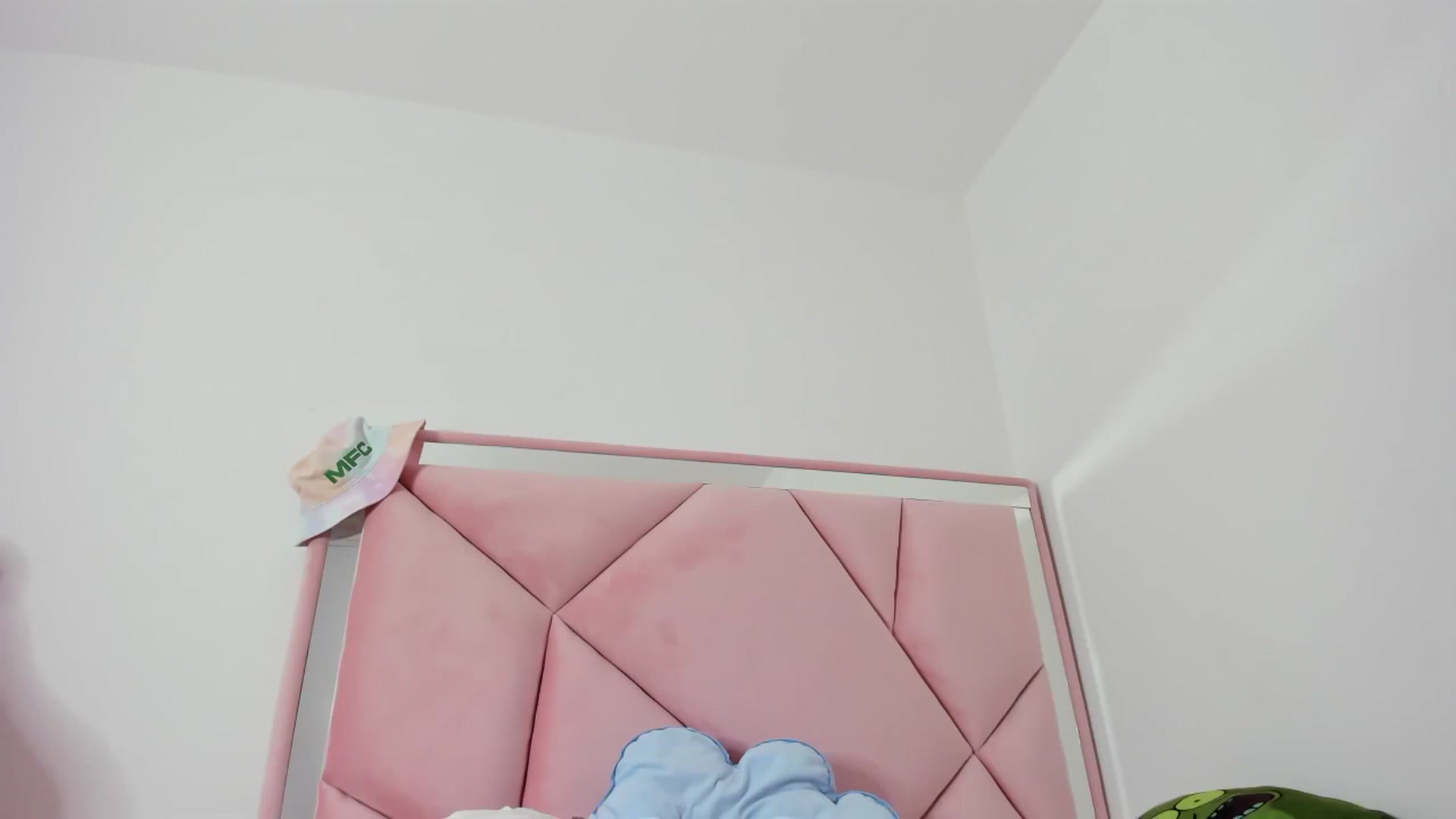 Gallery image thumbnail from Cherrycute666's myfreecams stream on, 12/12/2023, 10:38 image 1 of 20