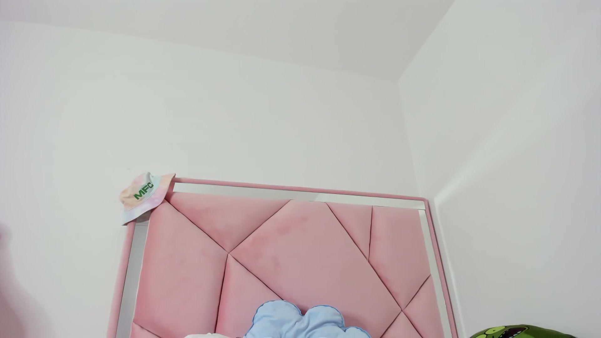 Gallery image thumbnail from Cherrycute666's myfreecams stream on, 12/12/2023, 10:38 image 2 of 20