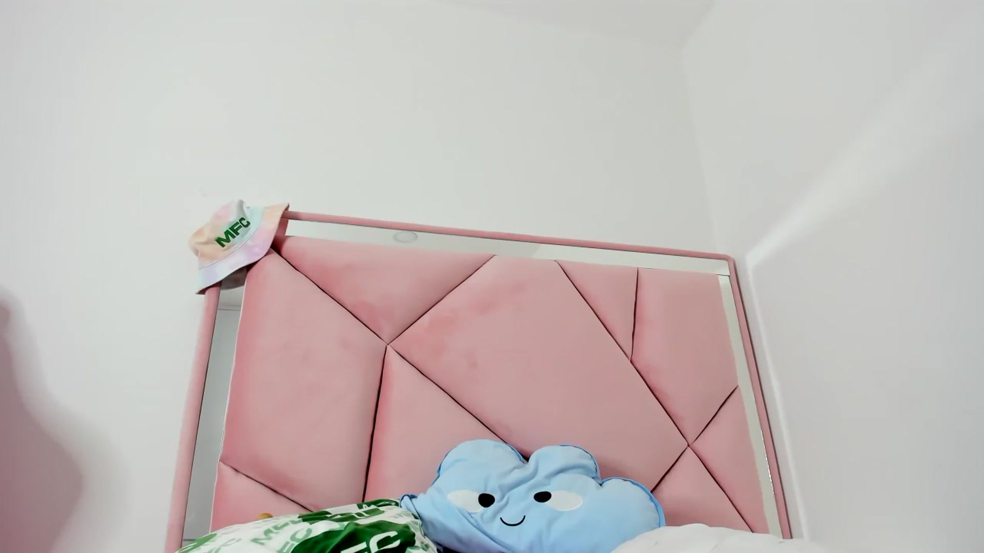 Gallery image thumbnail from Cherrycute666's myfreecams stream on, 12/12/2023, 10:38 image 19 of 20