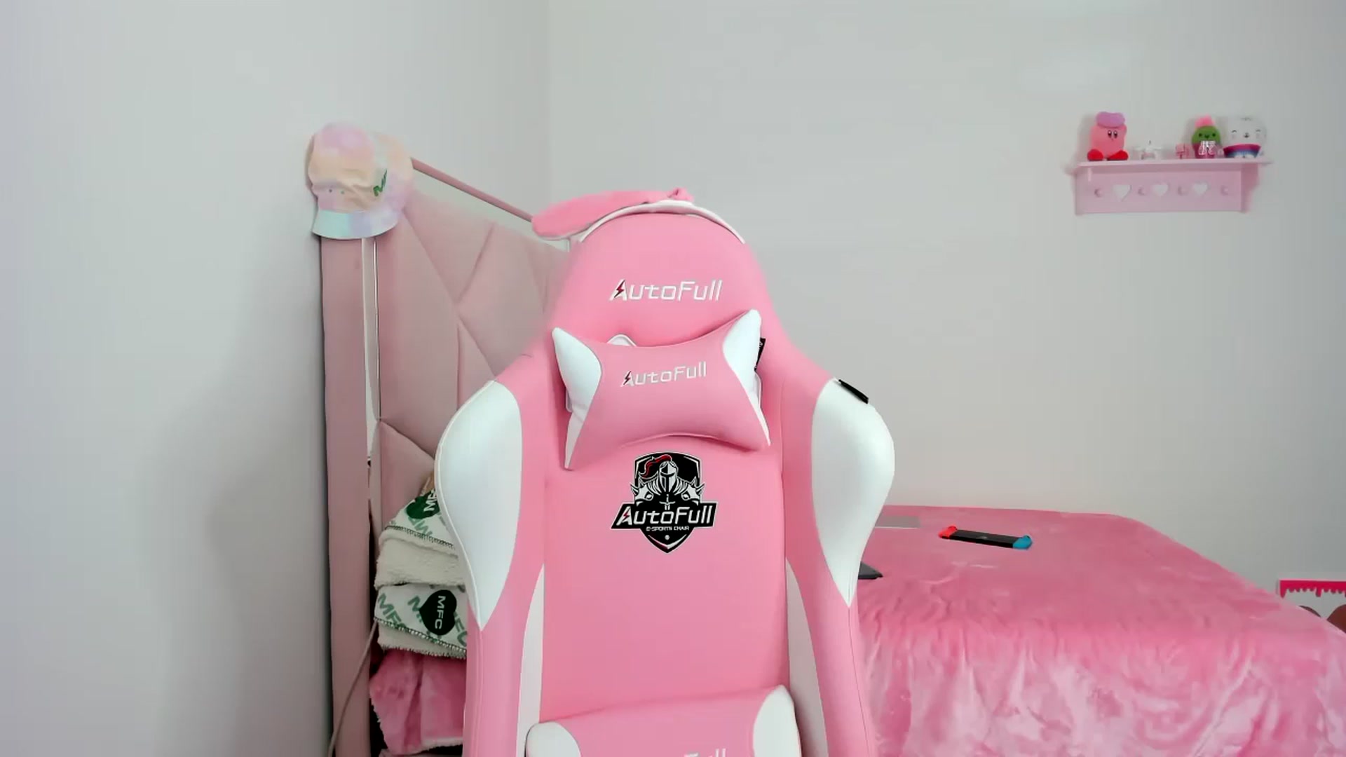 Gallery image thumbnail from Cherrycute666's myfreecams stream on, 12/12/2023, 21:51 image 12 of 20