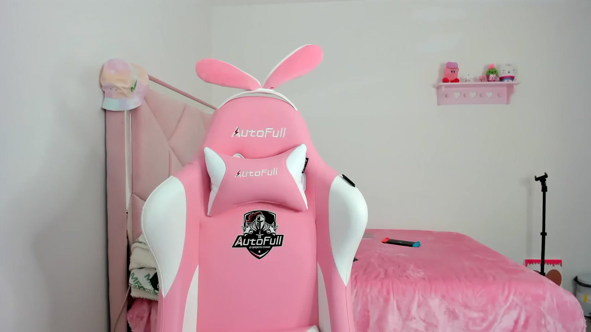 Gallery image thumbnail from Cherrycute666's myfreecams stream on, 12/12/2023, 21:51 image 3 of 20