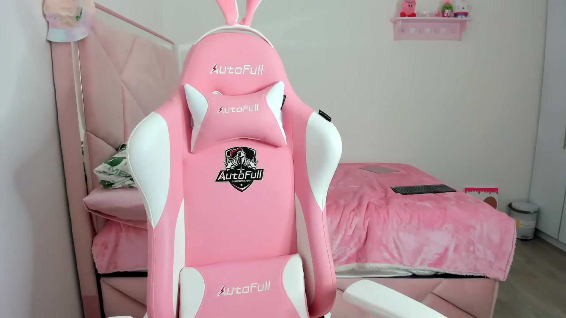 Gallery image thumbnail from Cherrycute666's myfreecams stream on, 12/13/2023, 06:06 image 17 of 20