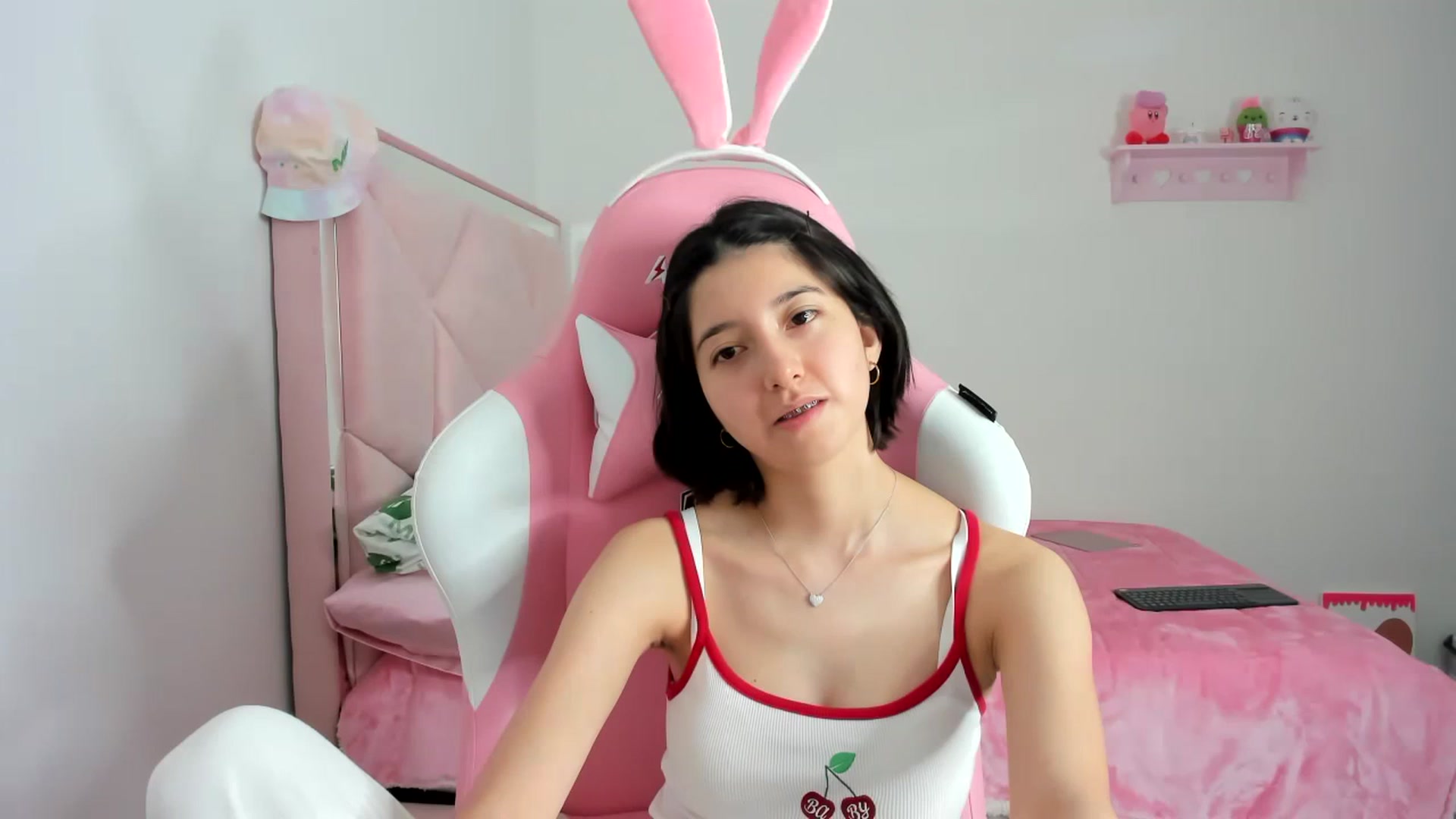 Gallery image thumbnail from Cherrycute666's myfreecams stream on, 12/13/2023, 06:06 image 14 of 20