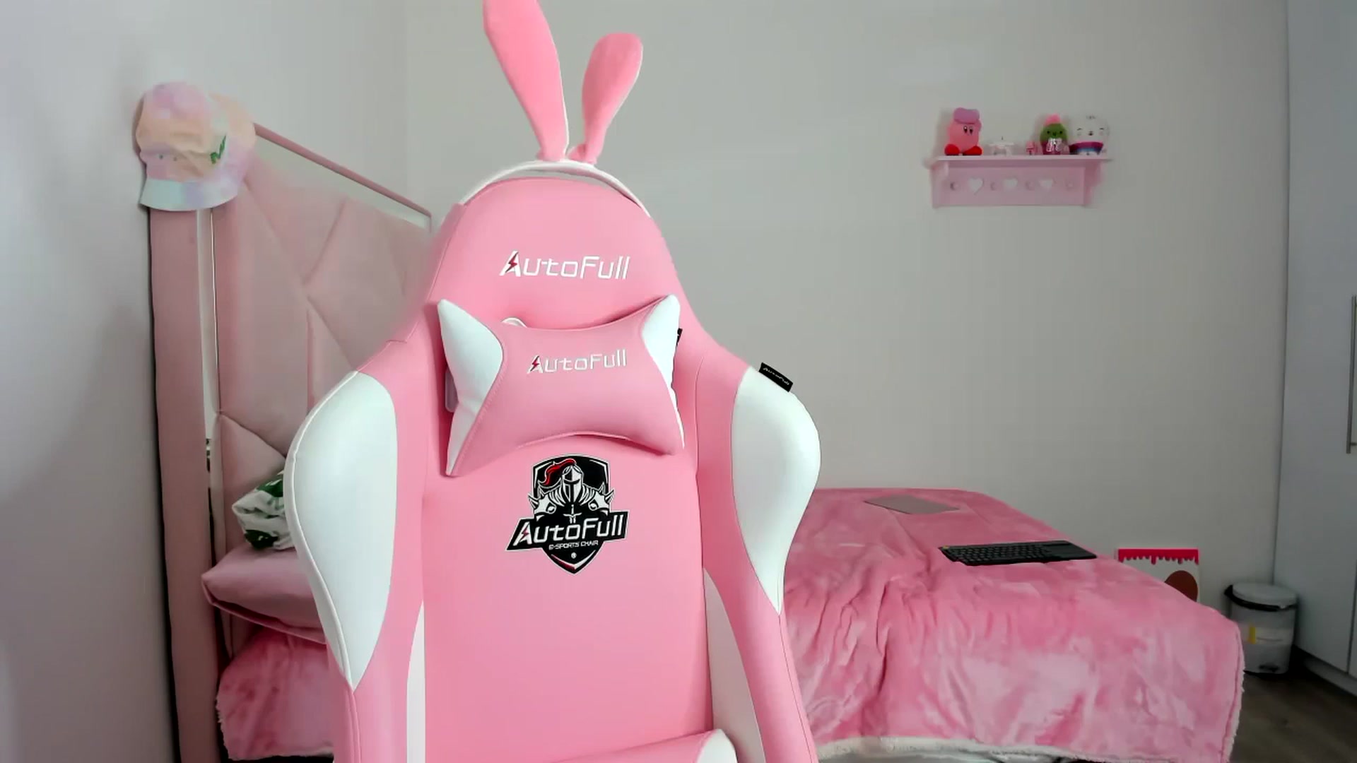 Gallery image thumbnail from Cherrycute666's myfreecams stream on, 12/13/2023, 06:06 image 18 of 20