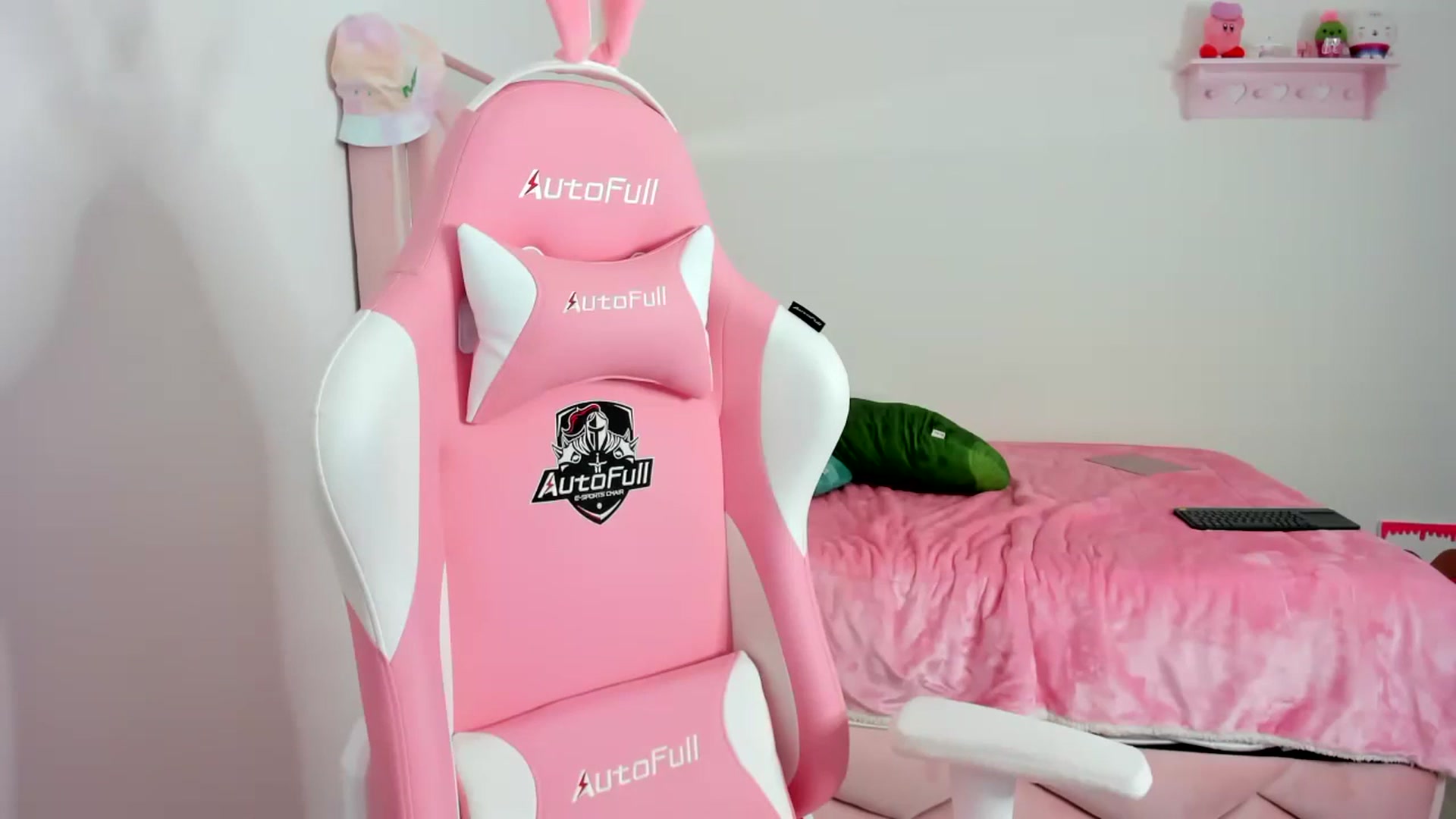 Gallery image thumbnail from Cherrycute666's myfreecams stream on, 12/13/2023, 09:21 image 13 of 20