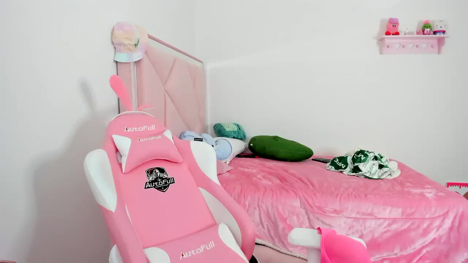 Gallery image thumbnail from Cherrycute666's myfreecams stream on, 12/13/2023, 22:52 image 8 of 20