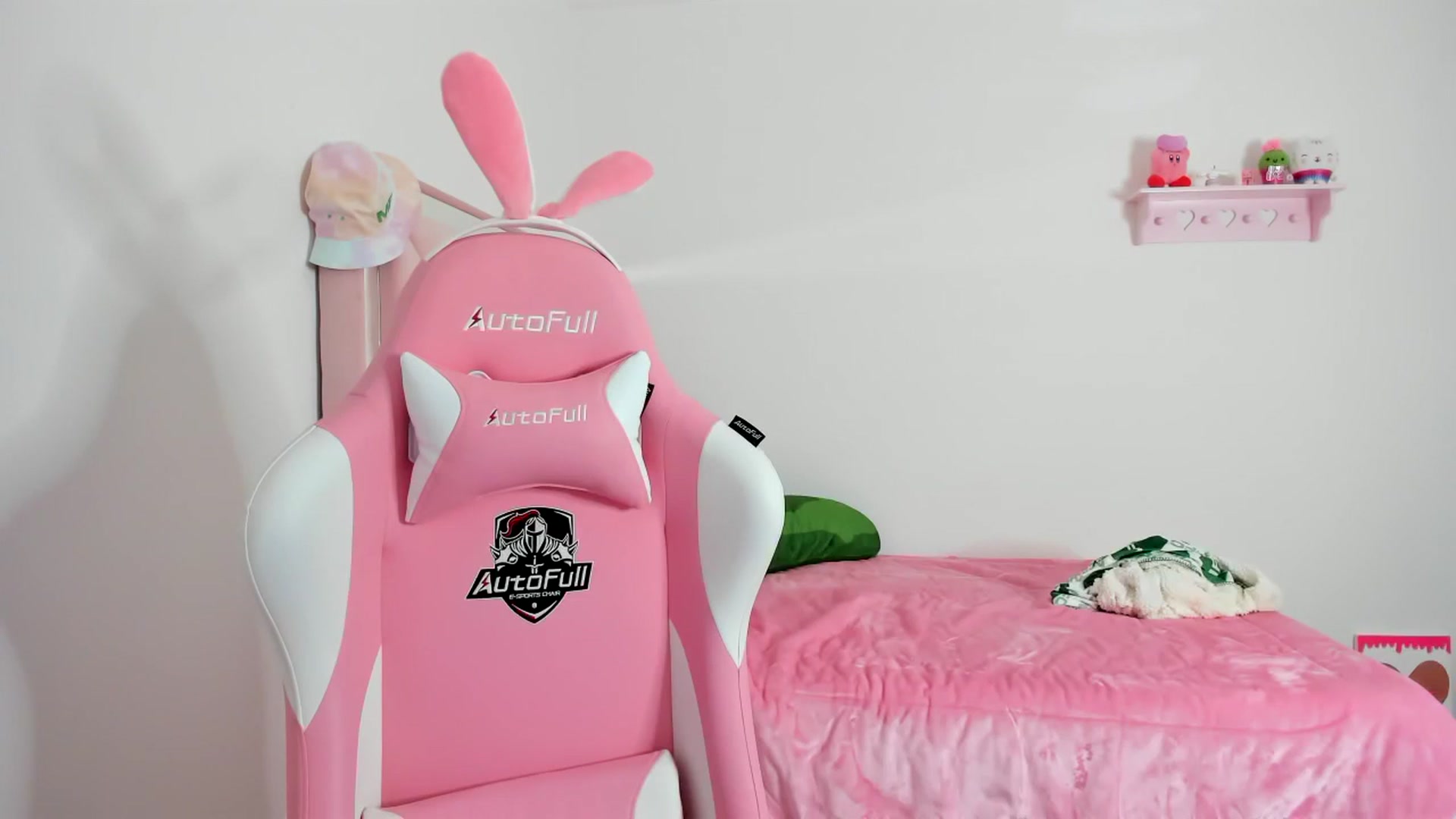 Gallery image thumbnail from Cherrycute666's myfreecams stream on, 12/14/2023, 24:28 image 16 of 20