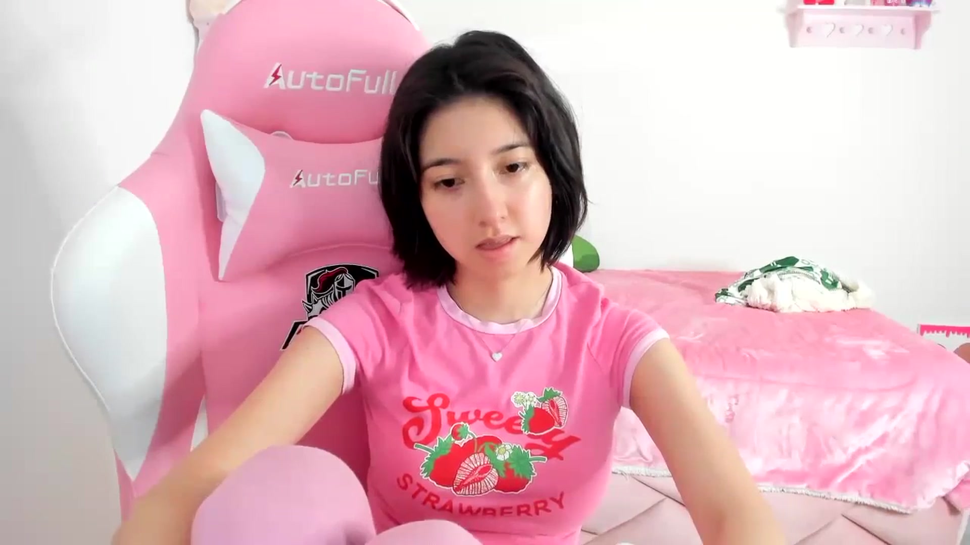 Gallery image thumbnail from Cherrycute666's myfreecams stream on, 12/14/2023, 24:28 image 10 of 20