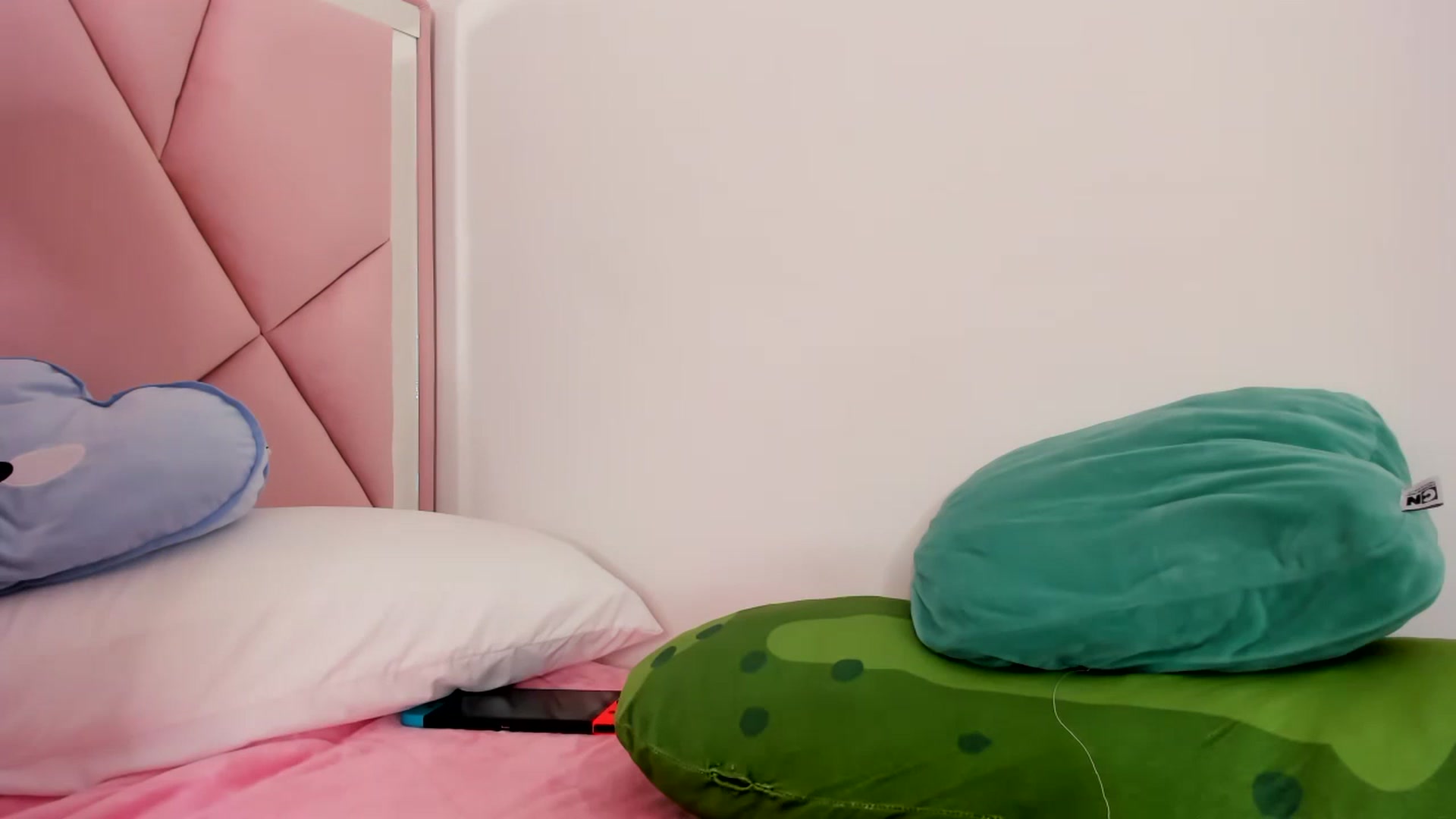 Gallery image thumbnail from Cherrycute666's myfreecams stream on, 12/14/2023, 07:11 image 10 of 20