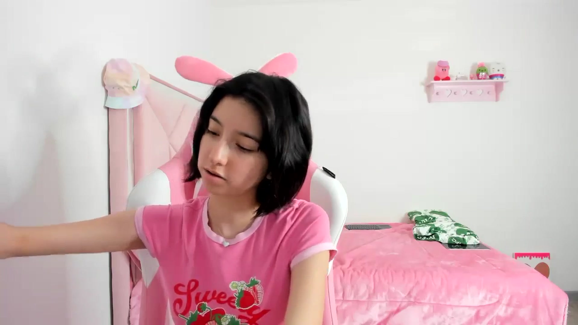 Gallery image thumbnail from Cherrycute666's myfreecams stream on, 12/14/2023, 07:11 image 15 of 20