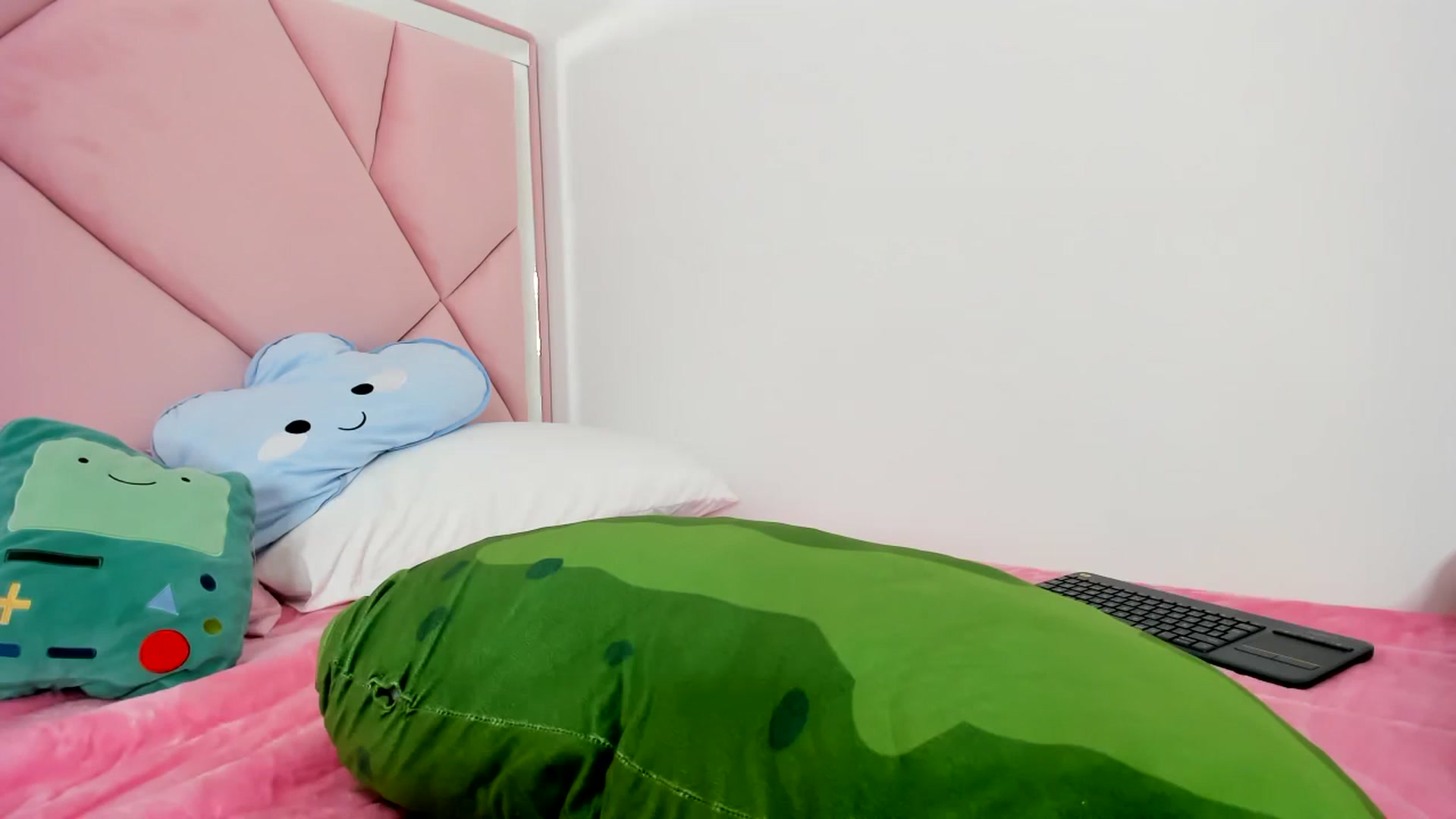 Gallery image thumbnail from Cherrycute666's myfreecams stream on, 12/14/2023, 07:11 image 1 of 20