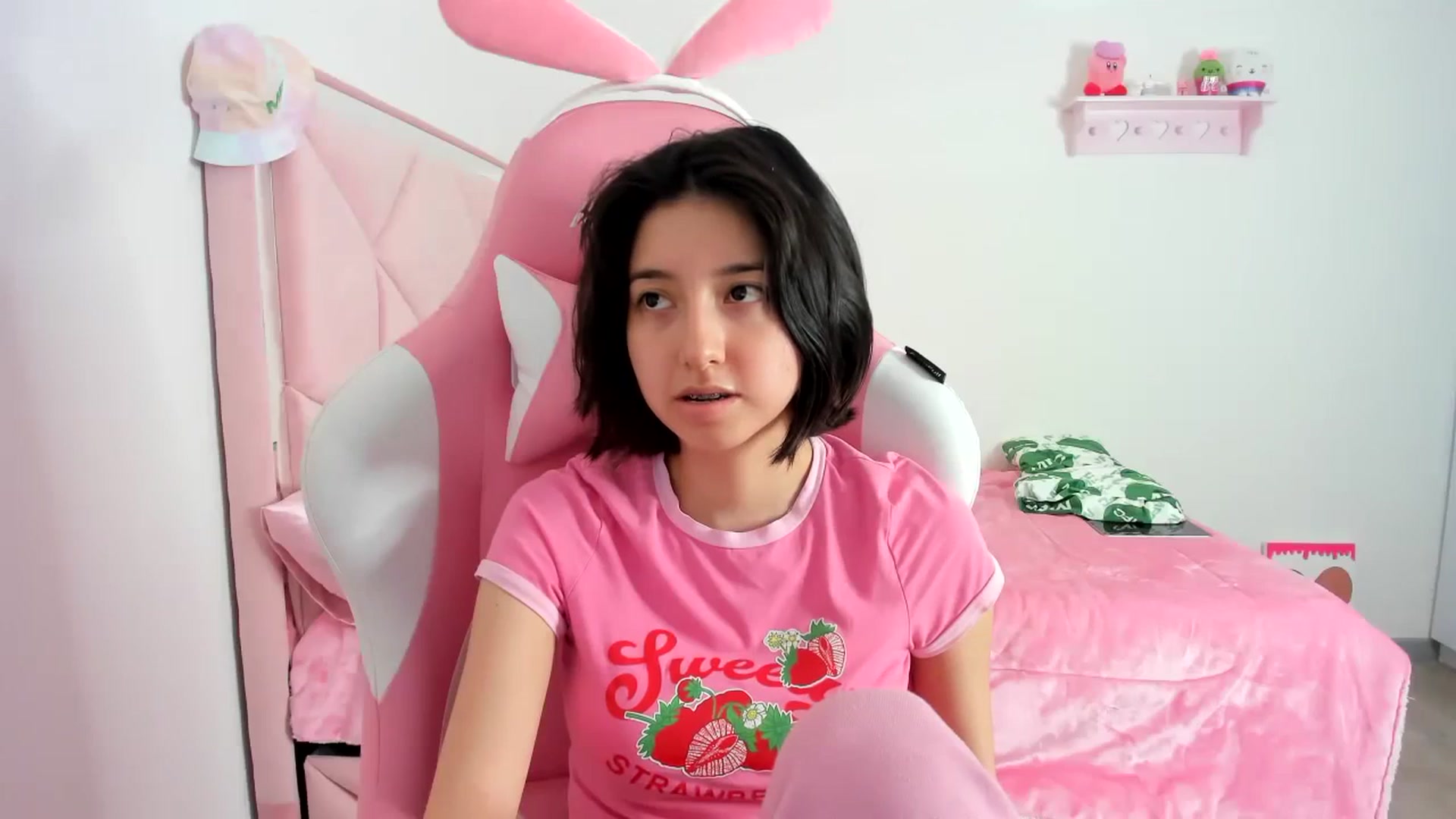 Gallery image thumbnail from Cherrycute666's myfreecams stream on, 12/14/2023, 07:11 image 17 of 20