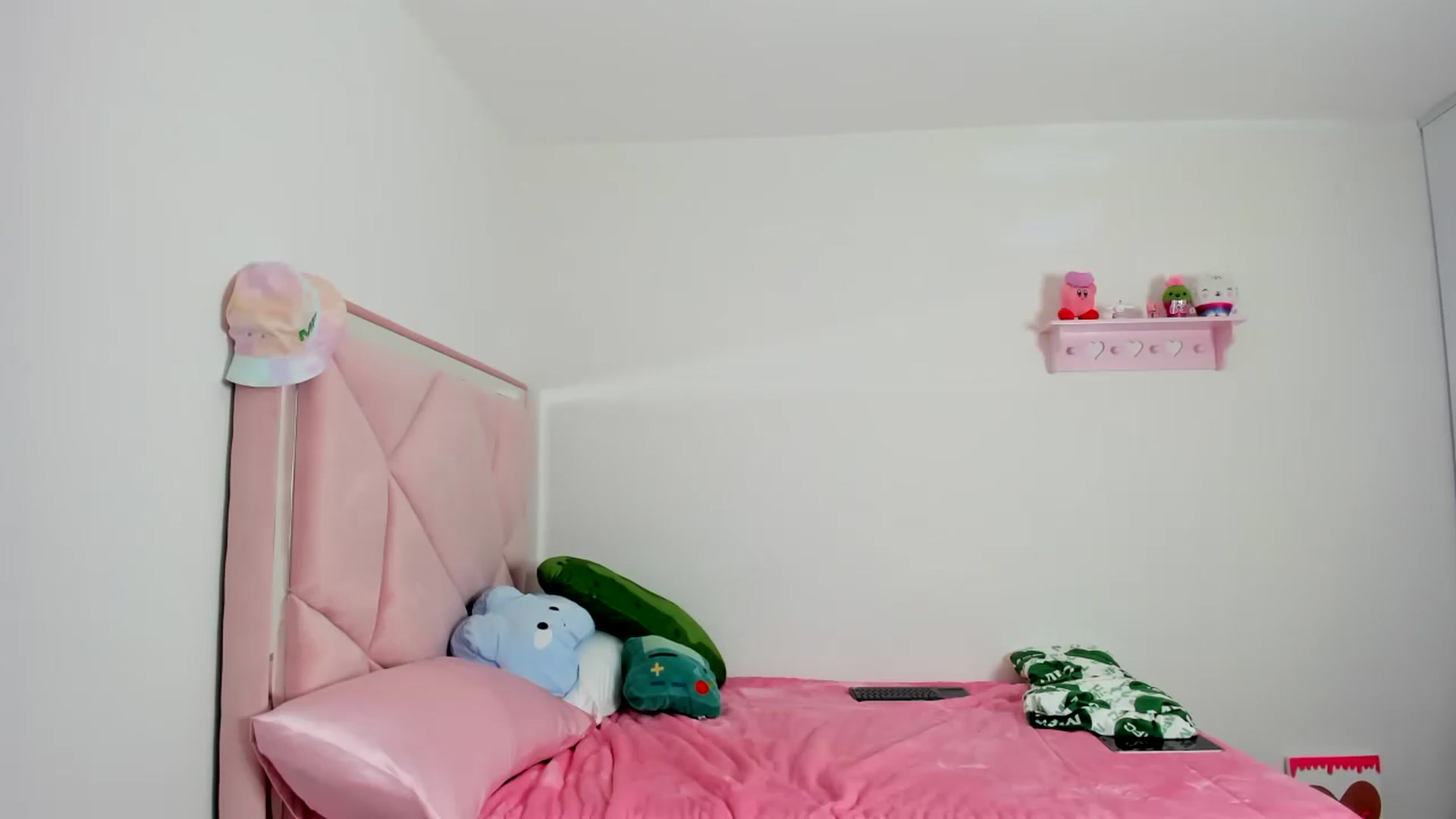 Gallery image thumbnail from Cherrycute666's myfreecams stream on, 12/14/2023, 07:11 image 12 of 20