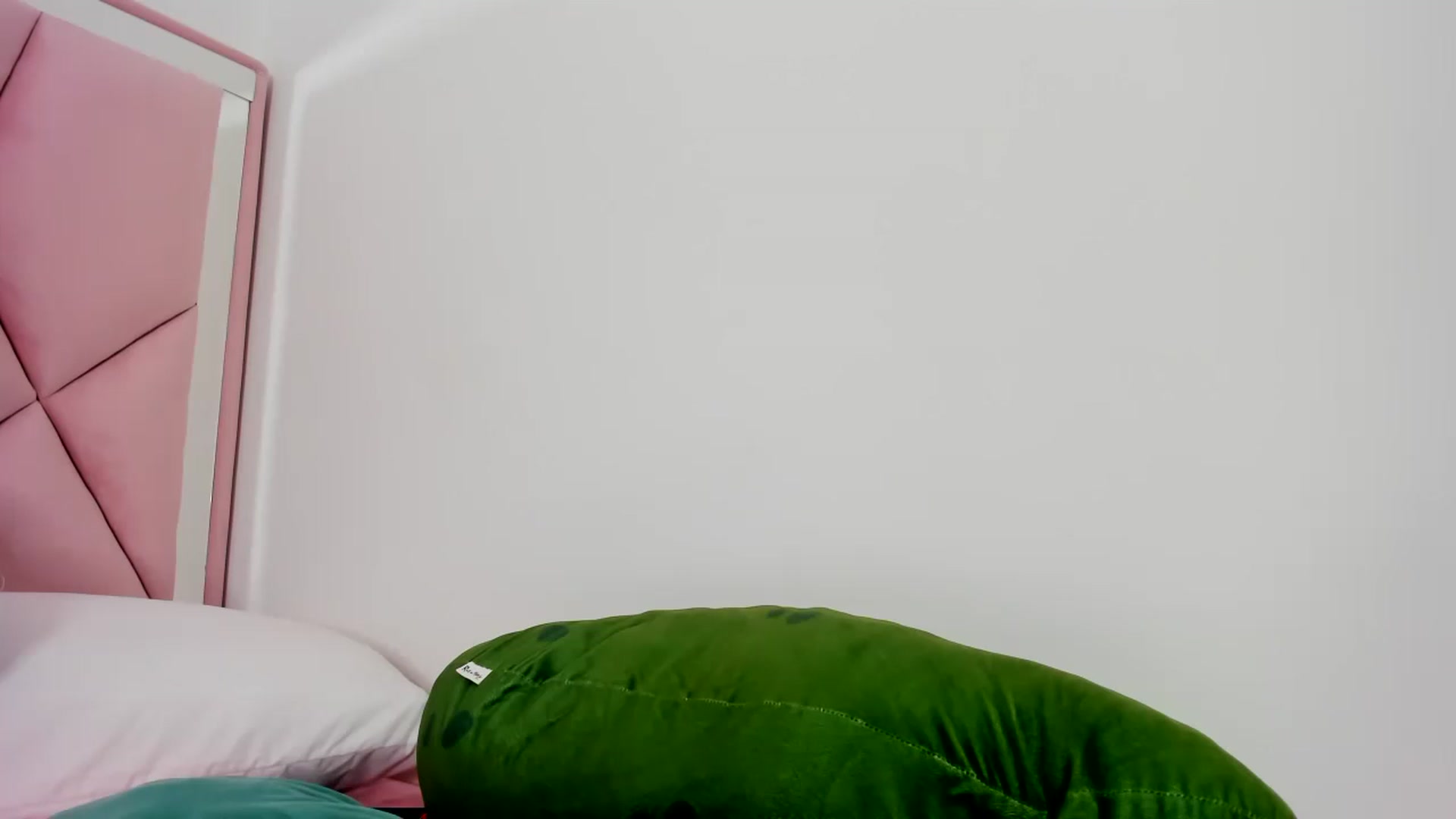 Gallery image thumbnail from Cherrycute666's myfreecams stream on, 12/14/2023, 08:57 image 5 of 20
