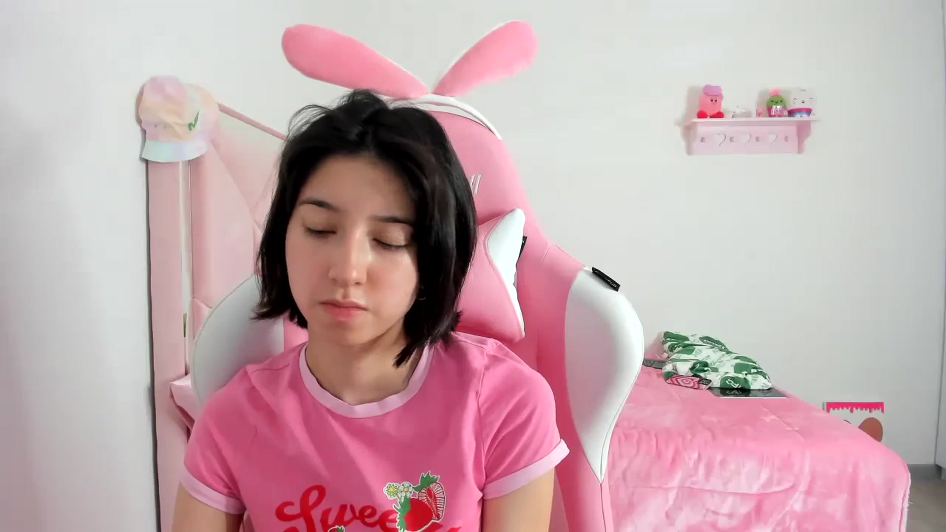 Gallery image thumbnail from Cherrycute666's myfreecams stream on, 12/14/2023, 09:15 image 8 of 20
