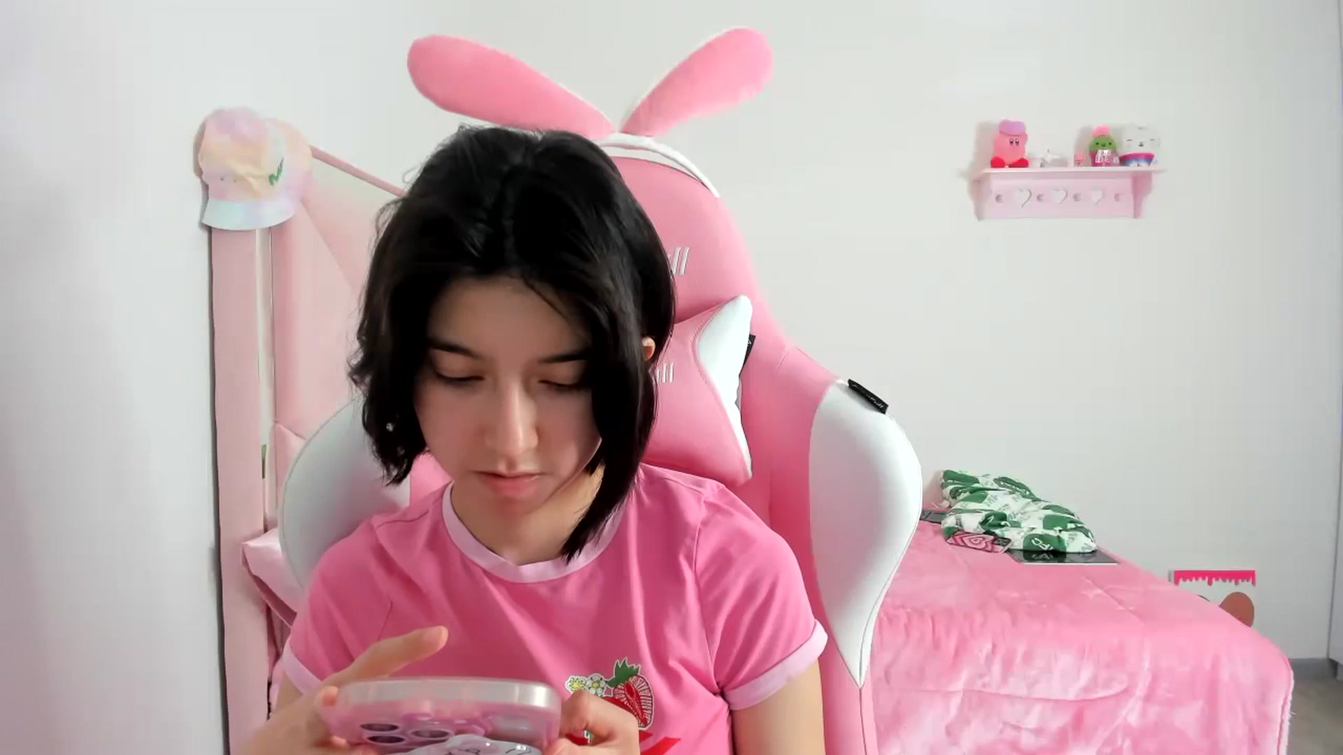Gallery image thumbnail from Cherrycute666's myfreecams stream on, 12/14/2023, 09:15 image 4 of 20