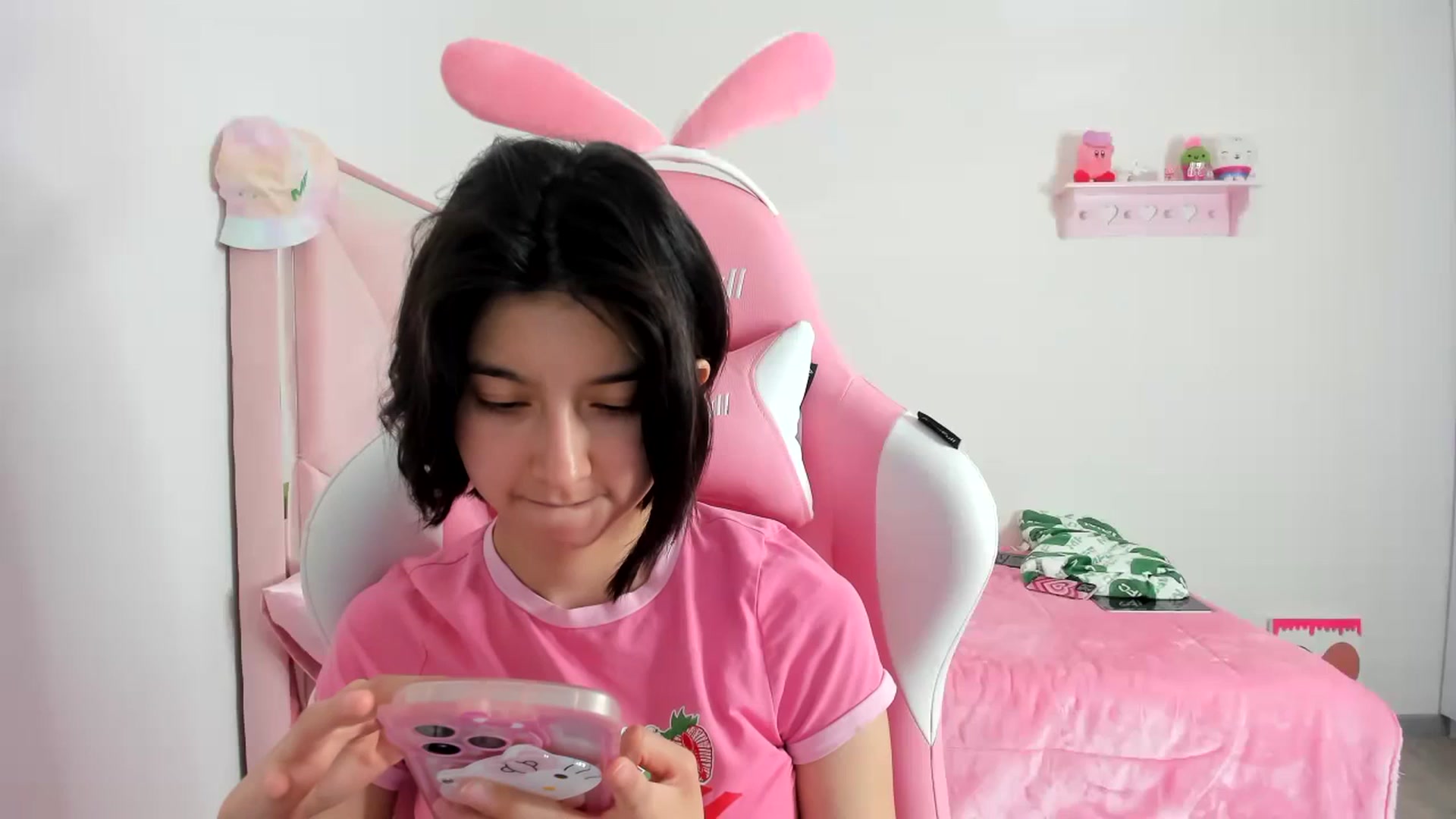Gallery image thumbnail from Cherrycute666's myfreecams stream on, 12/14/2023, 09:15 image 6 of 20