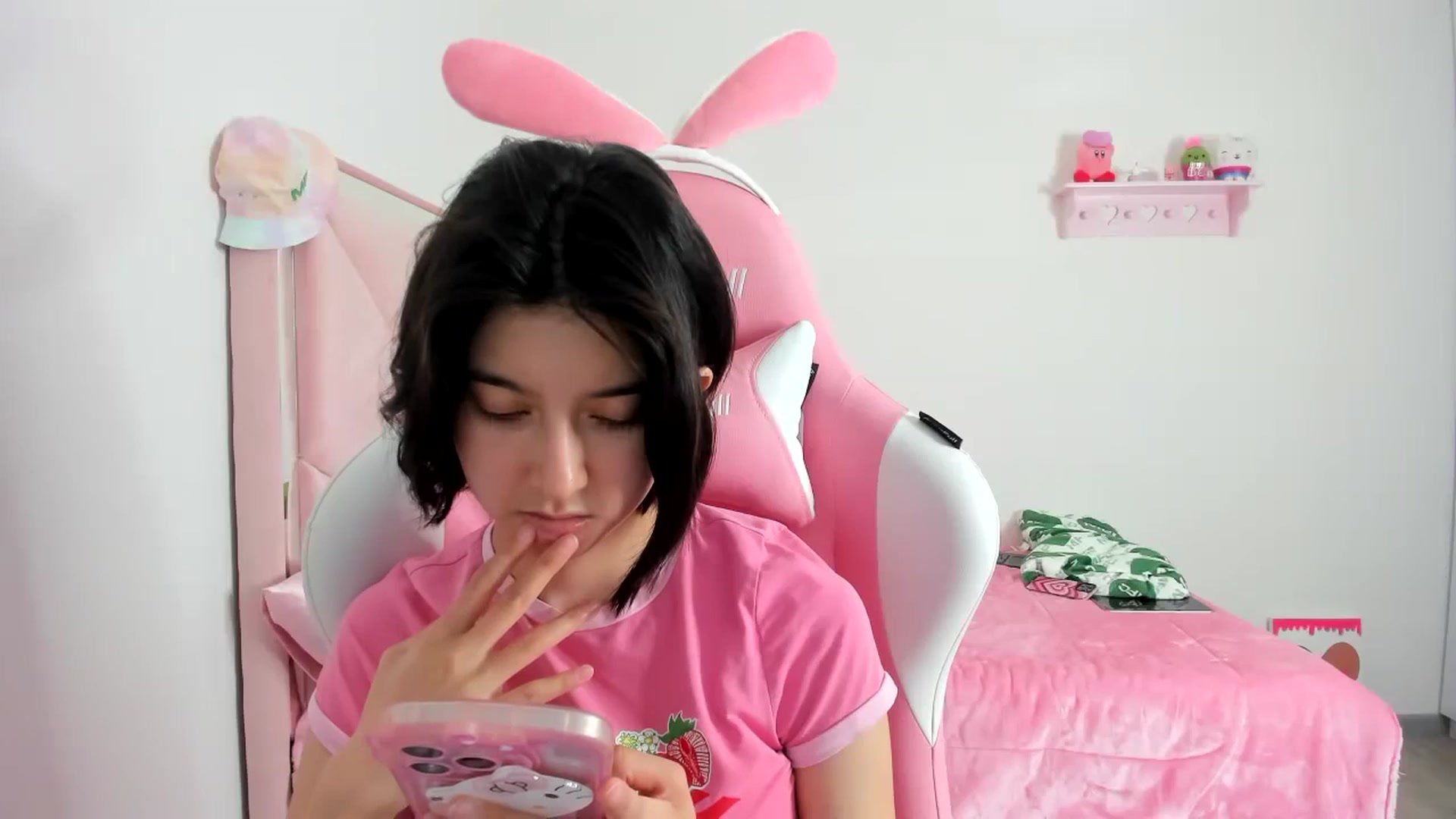 Gallery image thumbnail from Cherrycute666's myfreecams stream on, 12/14/2023, 09:15 image 5 of 20