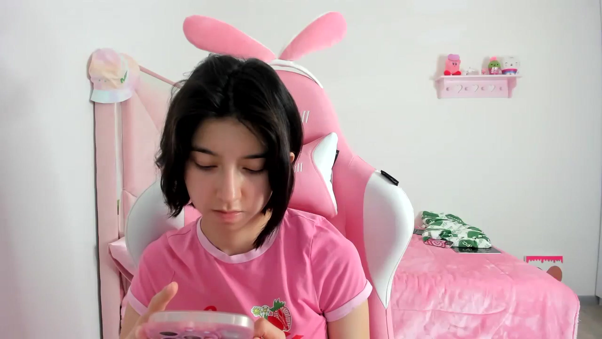Gallery image thumbnail from Cherrycute666's myfreecams stream on, 12/14/2023, 09:15 image 2 of 20