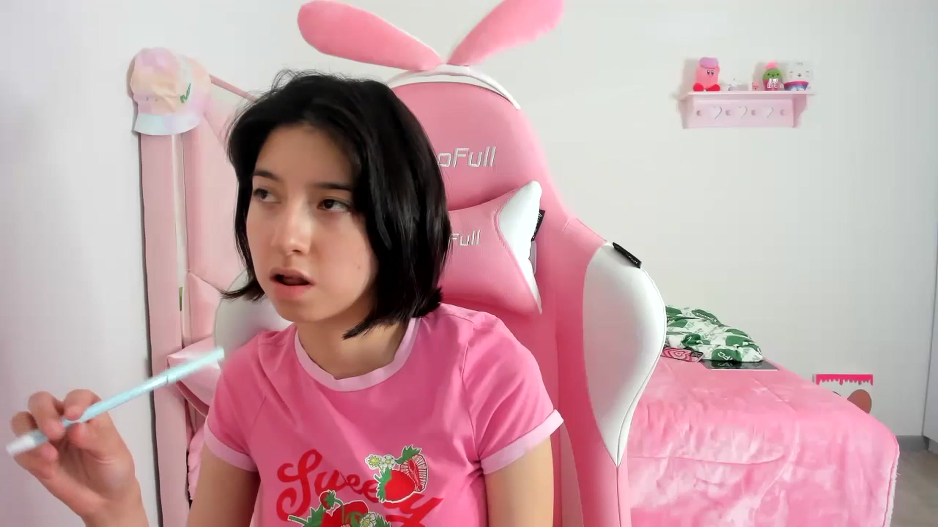 Gallery image thumbnail from Cherrycute666's myfreecams stream on, 12/14/2023, 09:15 image 16 of 20