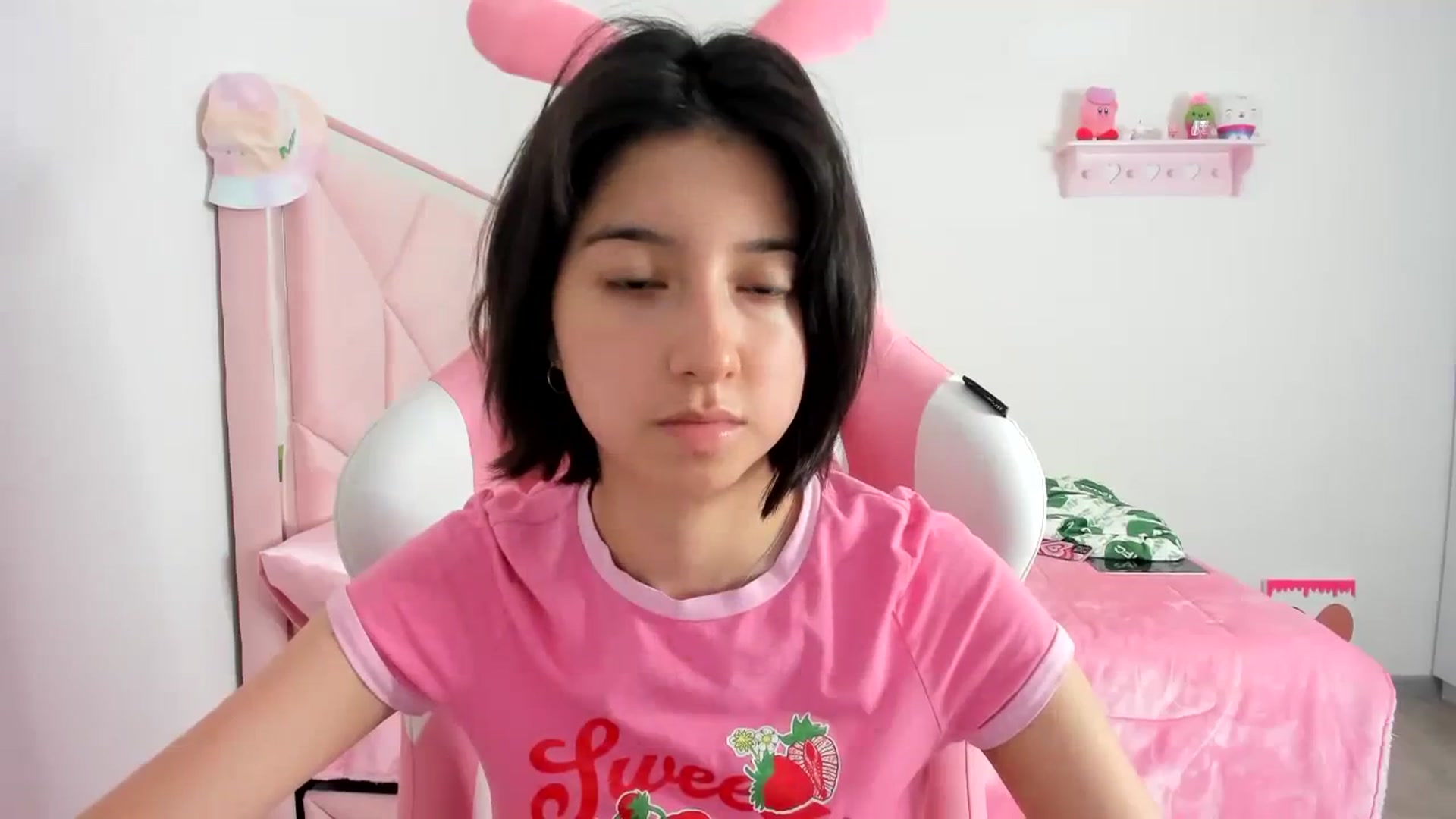 Gallery image thumbnail from Cherrycute666's myfreecams stream on, 12/14/2023, 09:15 image 15 of 20
