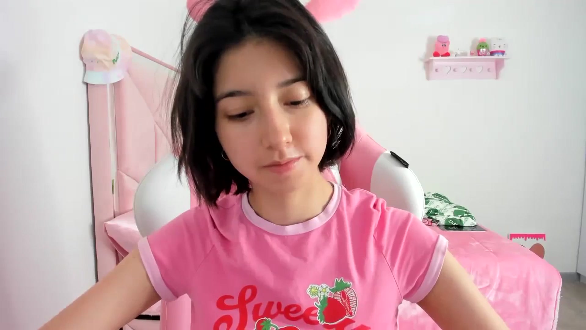 Gallery image thumbnail from Cherrycute666's myfreecams stream on, 12/14/2023, 09:15 image 12 of 20